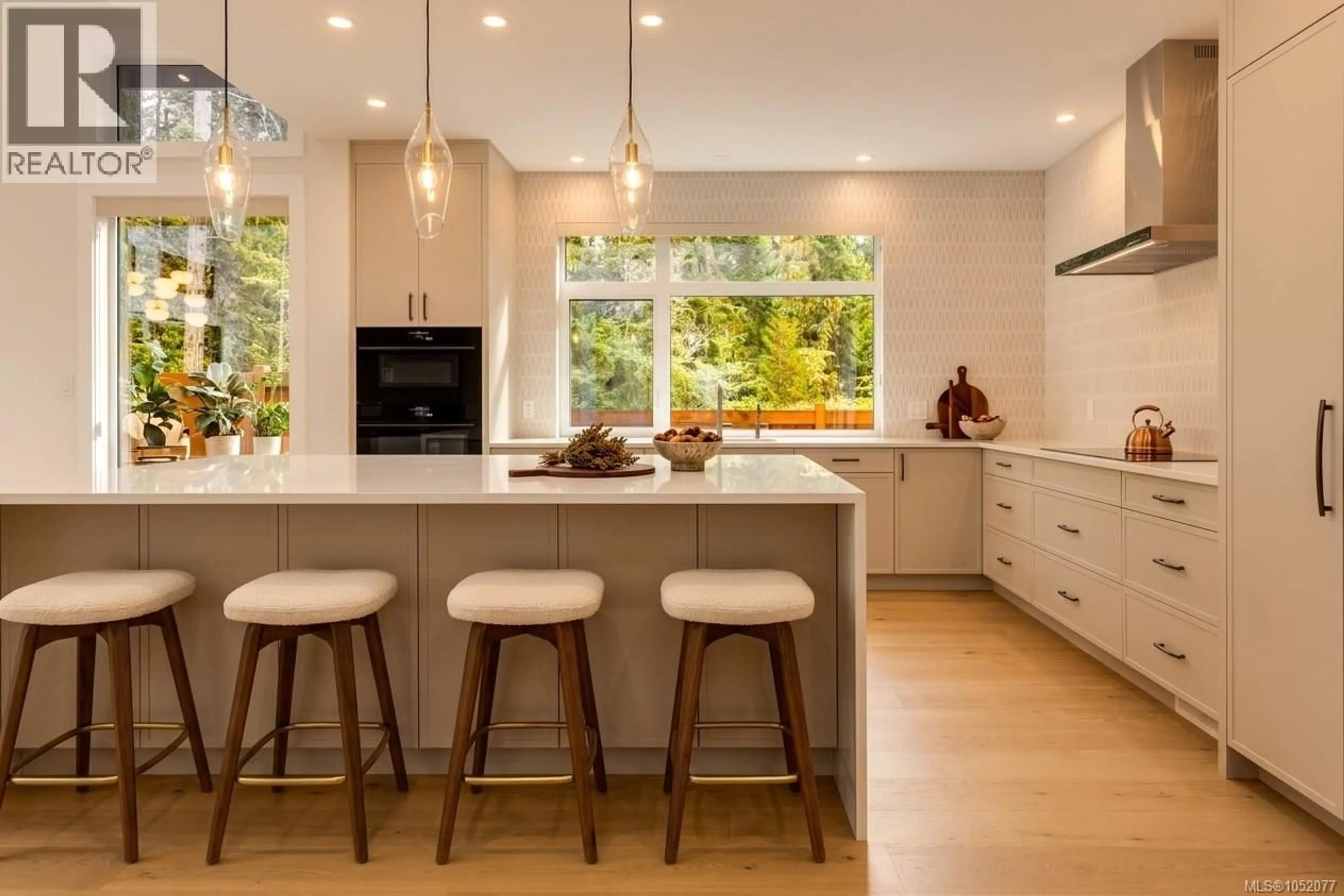 Contemporary kitchen, unknown for 537 BALATA BAY DRIVE, Qualicum Beach British Columbia V9K0B9