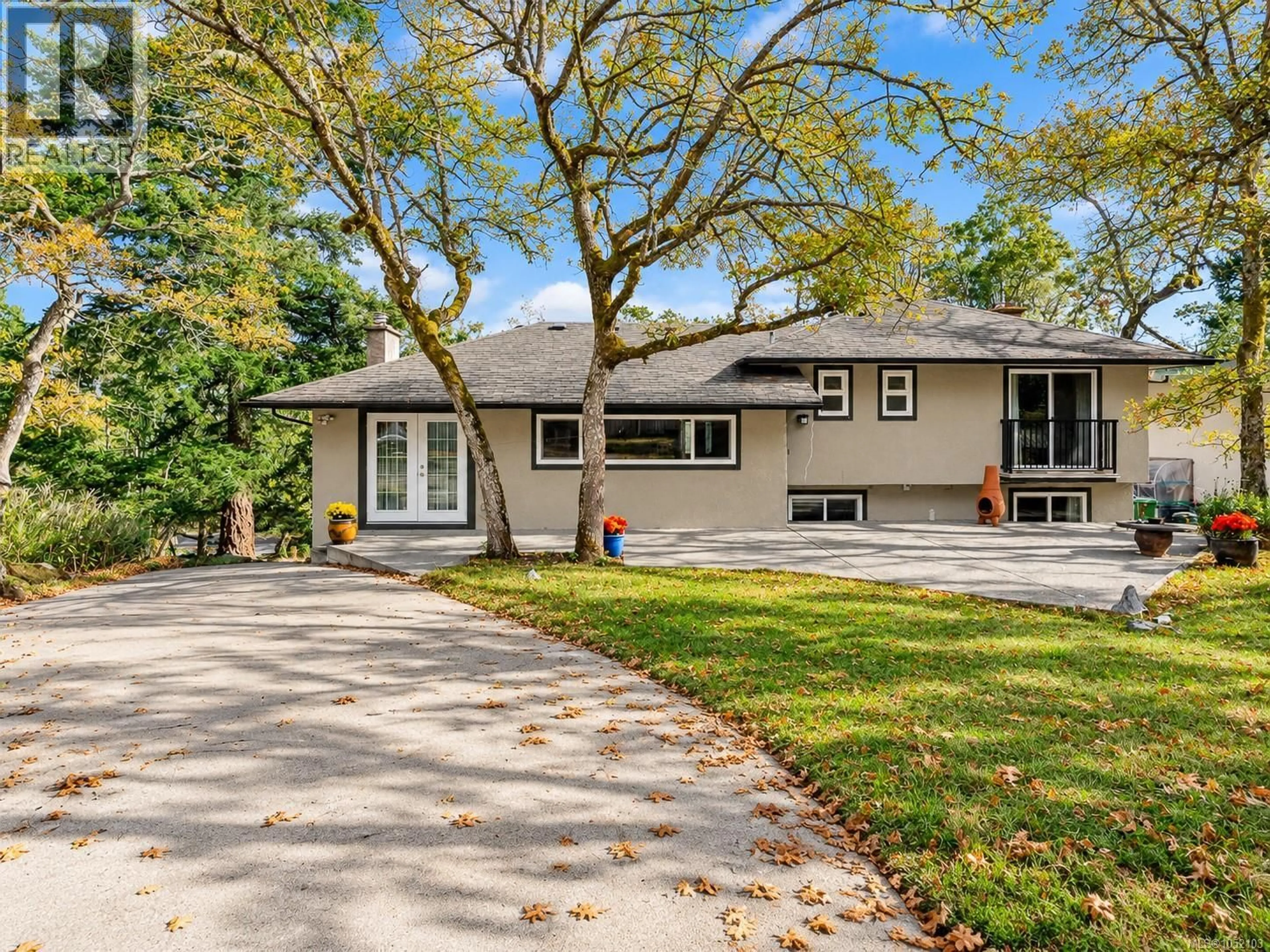 Home with vinyl exterior material, street for 3524 PLYMOUTH ROAD, Oak Bay British Columbia V8P4X4