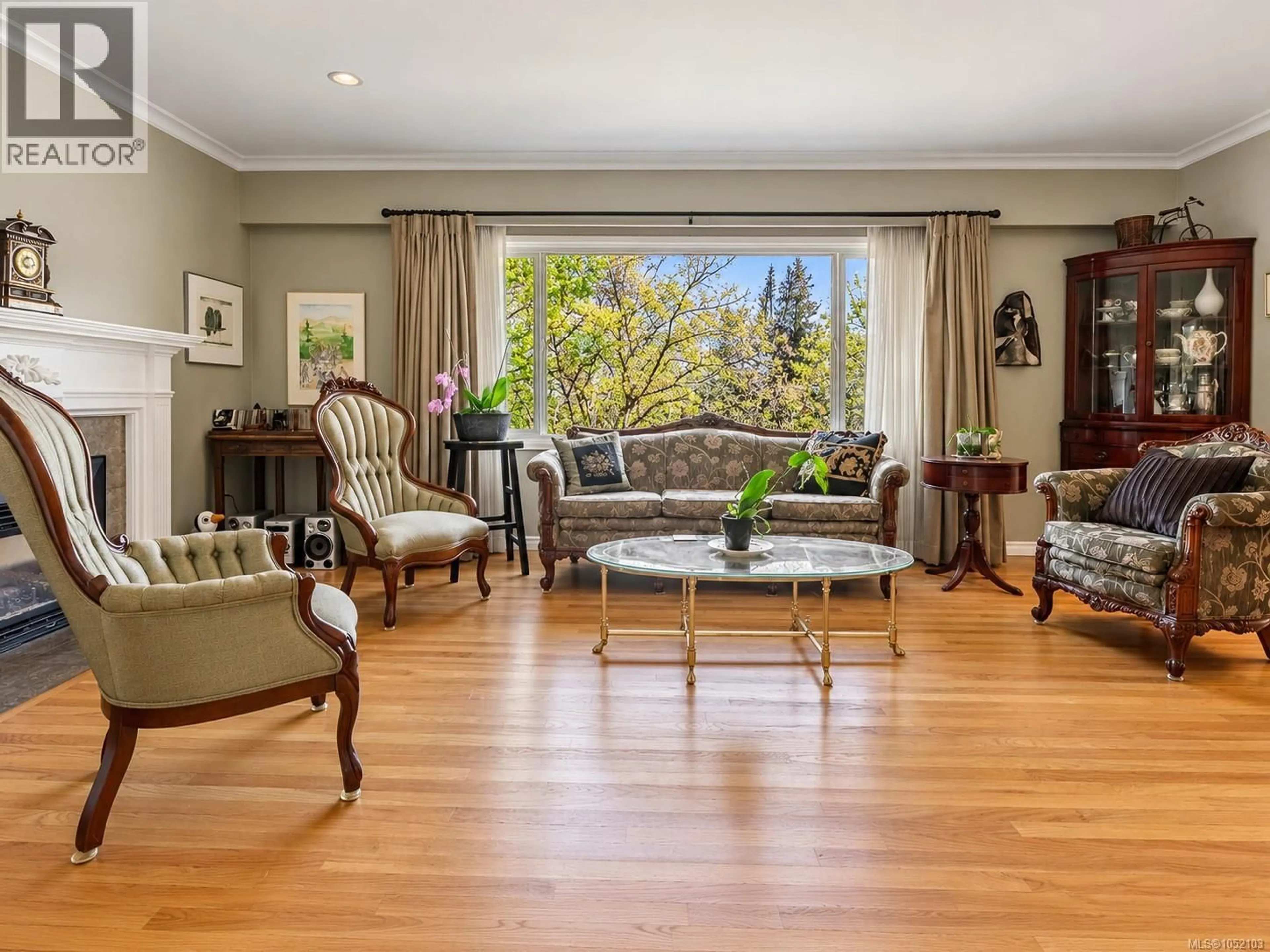 Living room with furniture, wood/laminate floor for 3524 PLYMOUTH ROAD, Oak Bay British Columbia V8P4X4