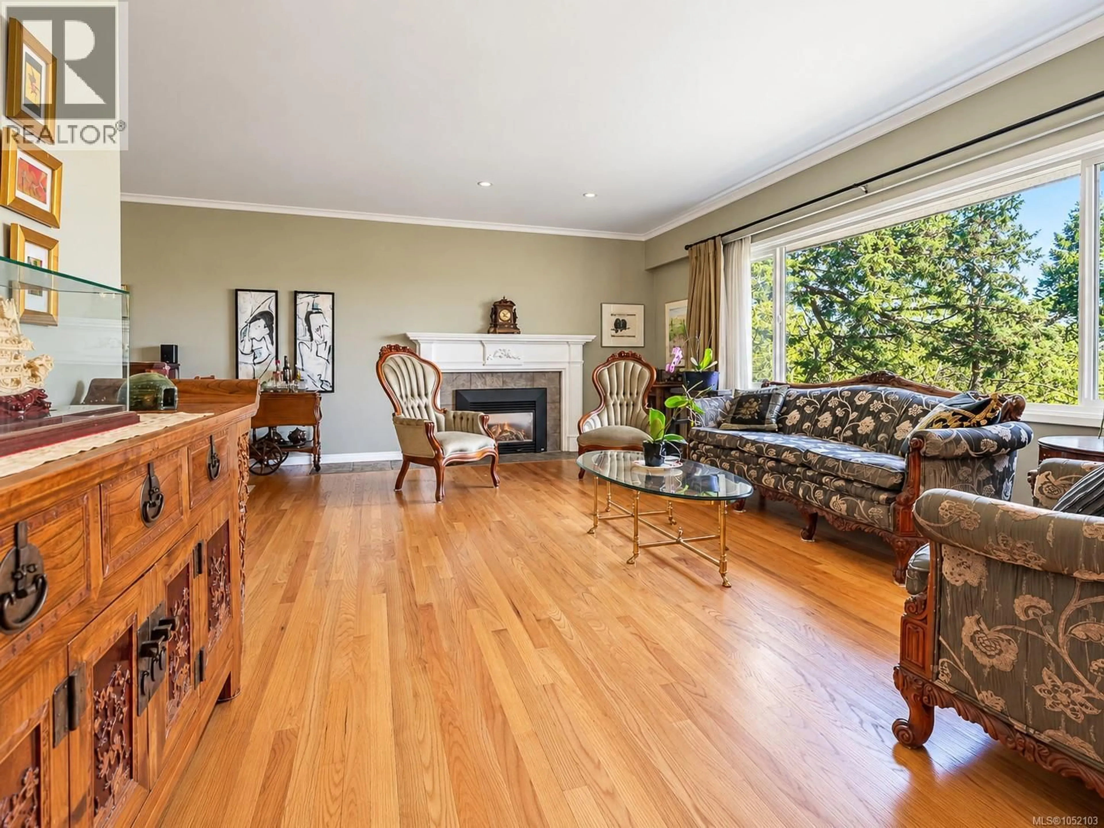 Living room with furniture, wood/laminate floor for 3524 PLYMOUTH ROAD, Oak Bay British Columbia V8P4X4