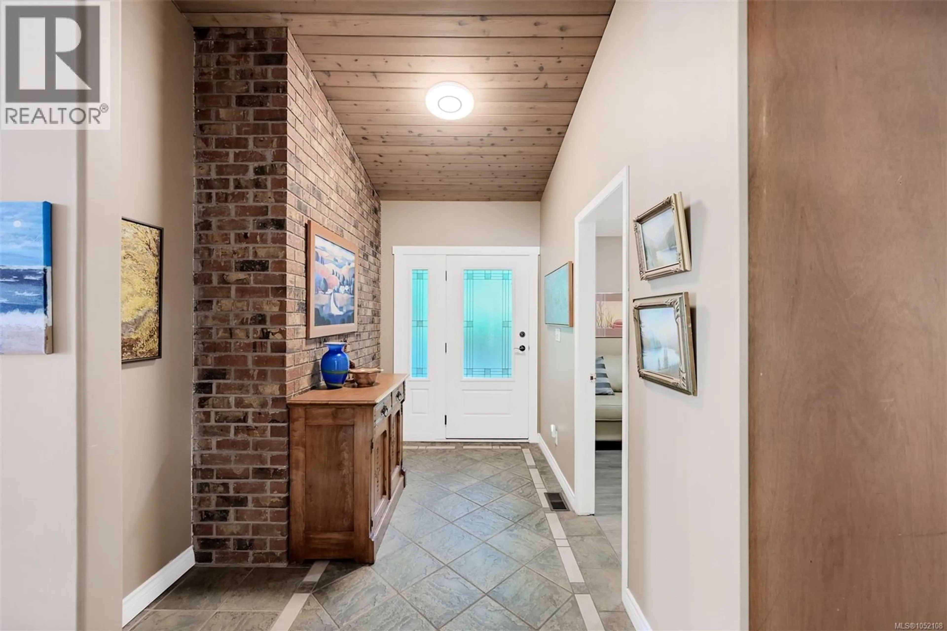 Indoor entryway for 8508 EMARD TERRACE, North Saanich British Columbia V8L1K3