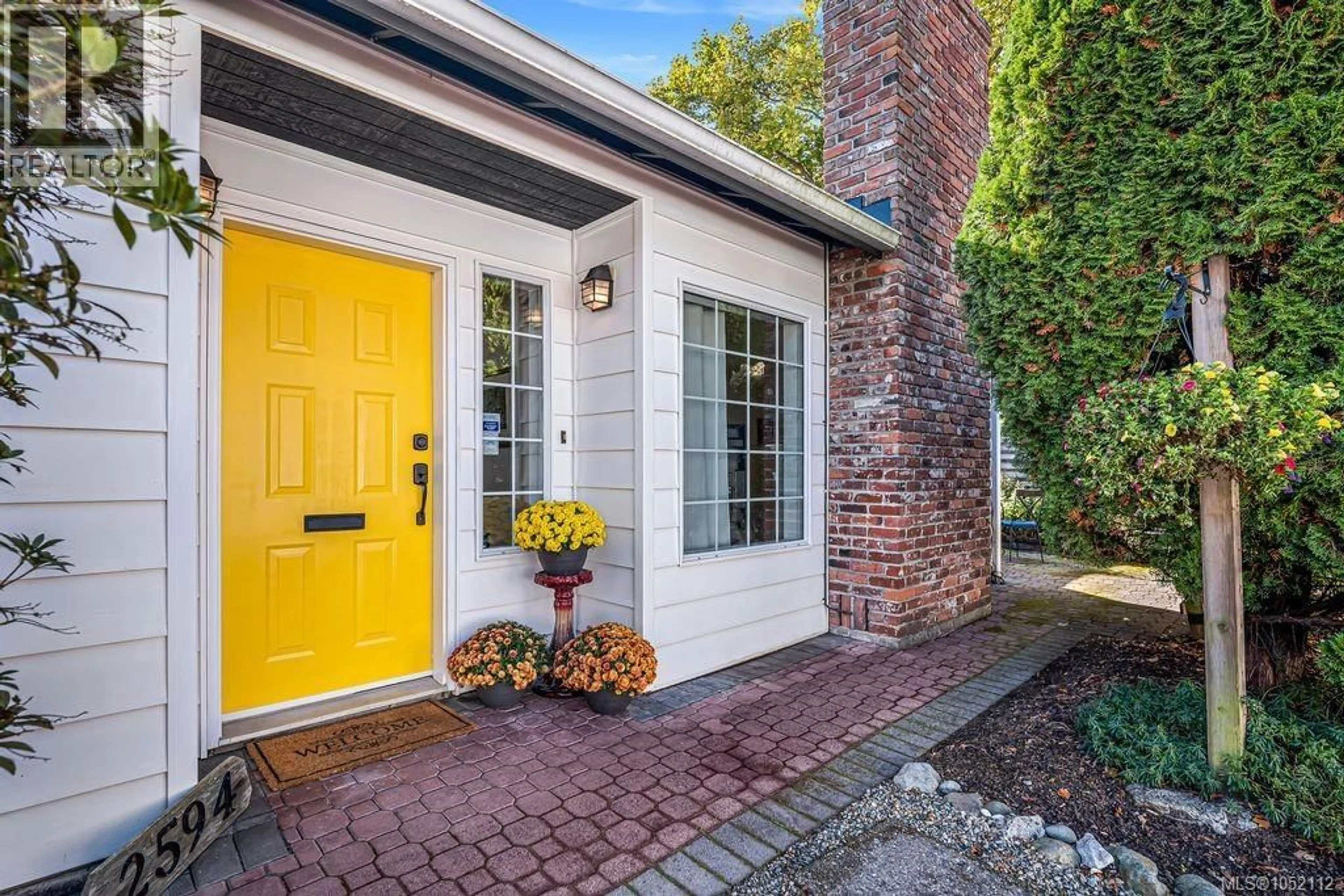 Home with brick exterior material, street for 2594 SINCLAIR ROAD, Saanich British Columbia V8N1B9