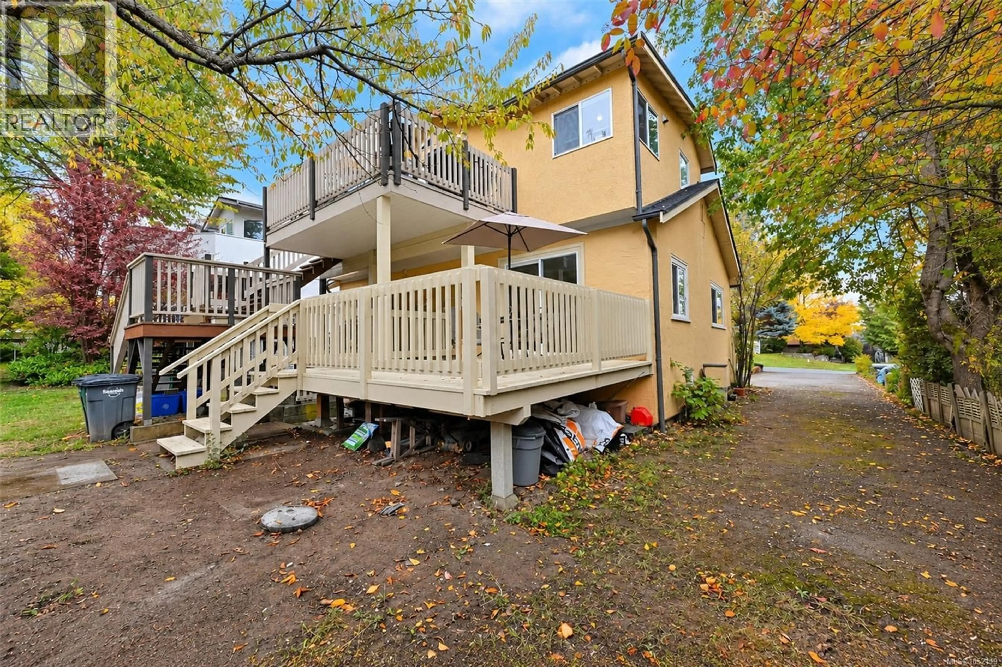 Patio, street for 2834 WYNDEATT AVENUE, Saanich British Columbia V9A2L8