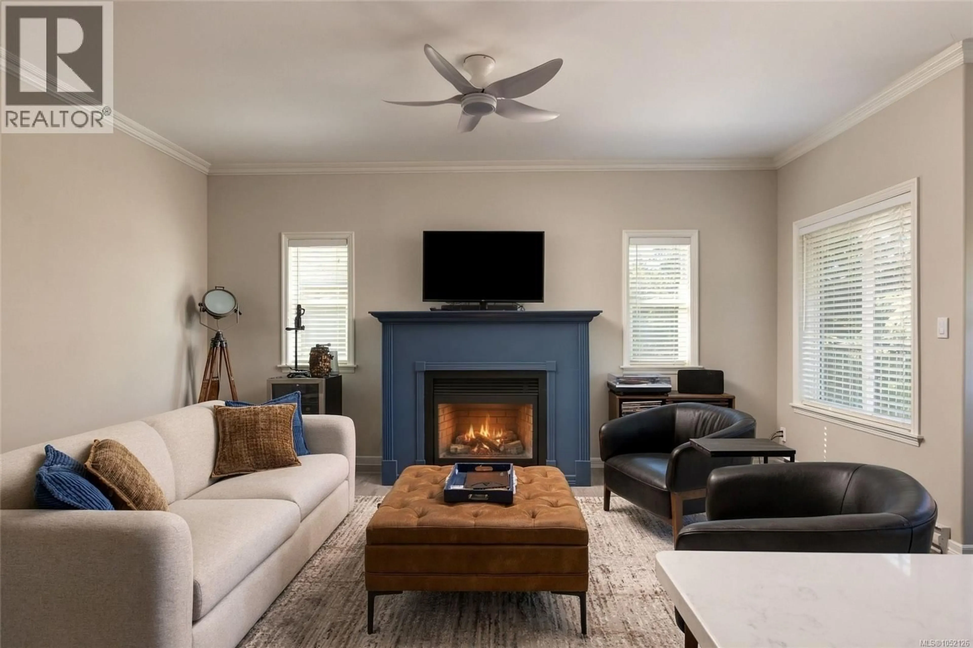Living room with furniture, unknown for 10965 MARTI LANE, North Saanich British Columbia V8L6B3