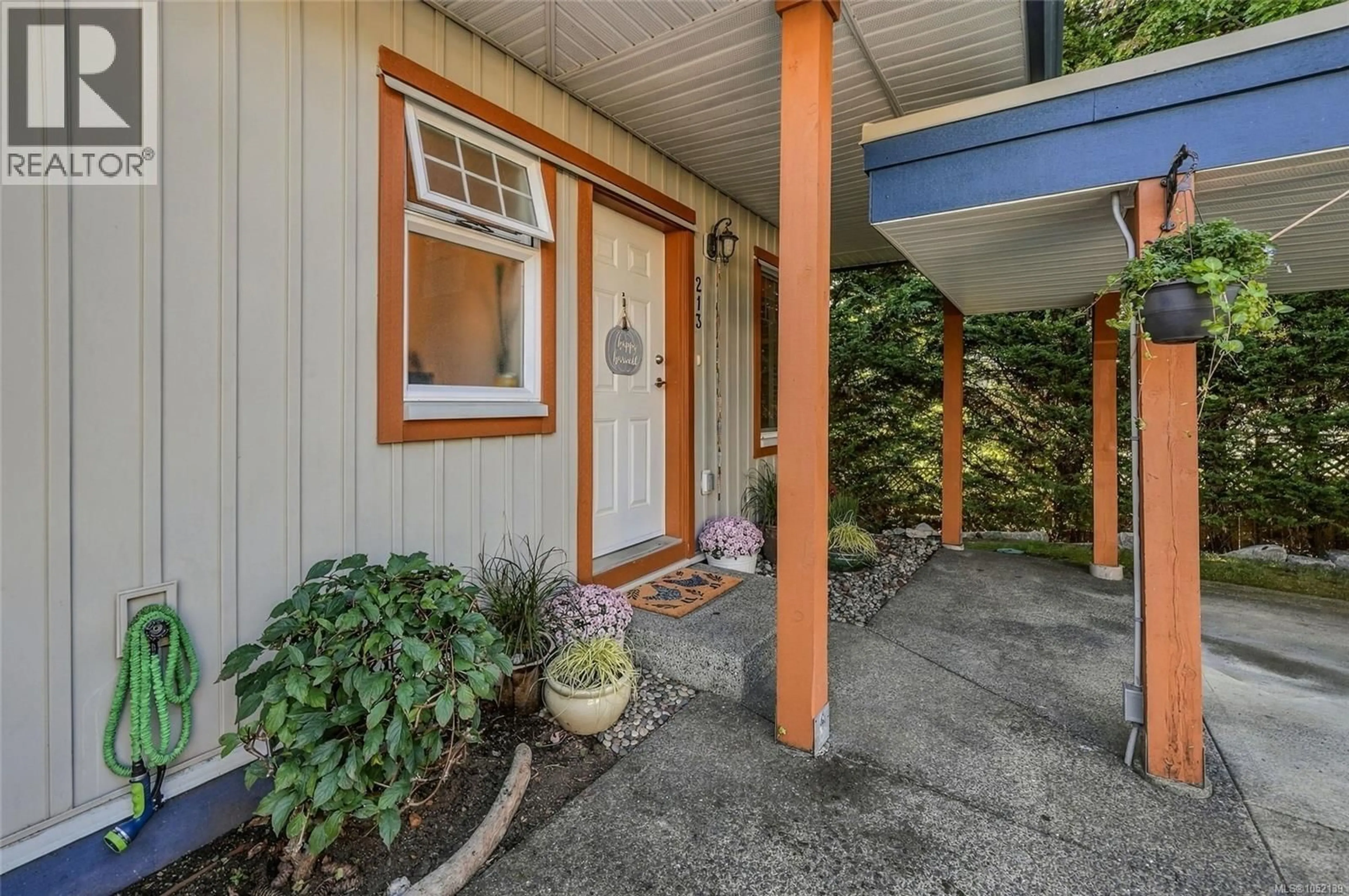 Indoor entryway for 213 - 930 BRAIDWOOD ROAD, Courtenay British Columbia V9N3R9
