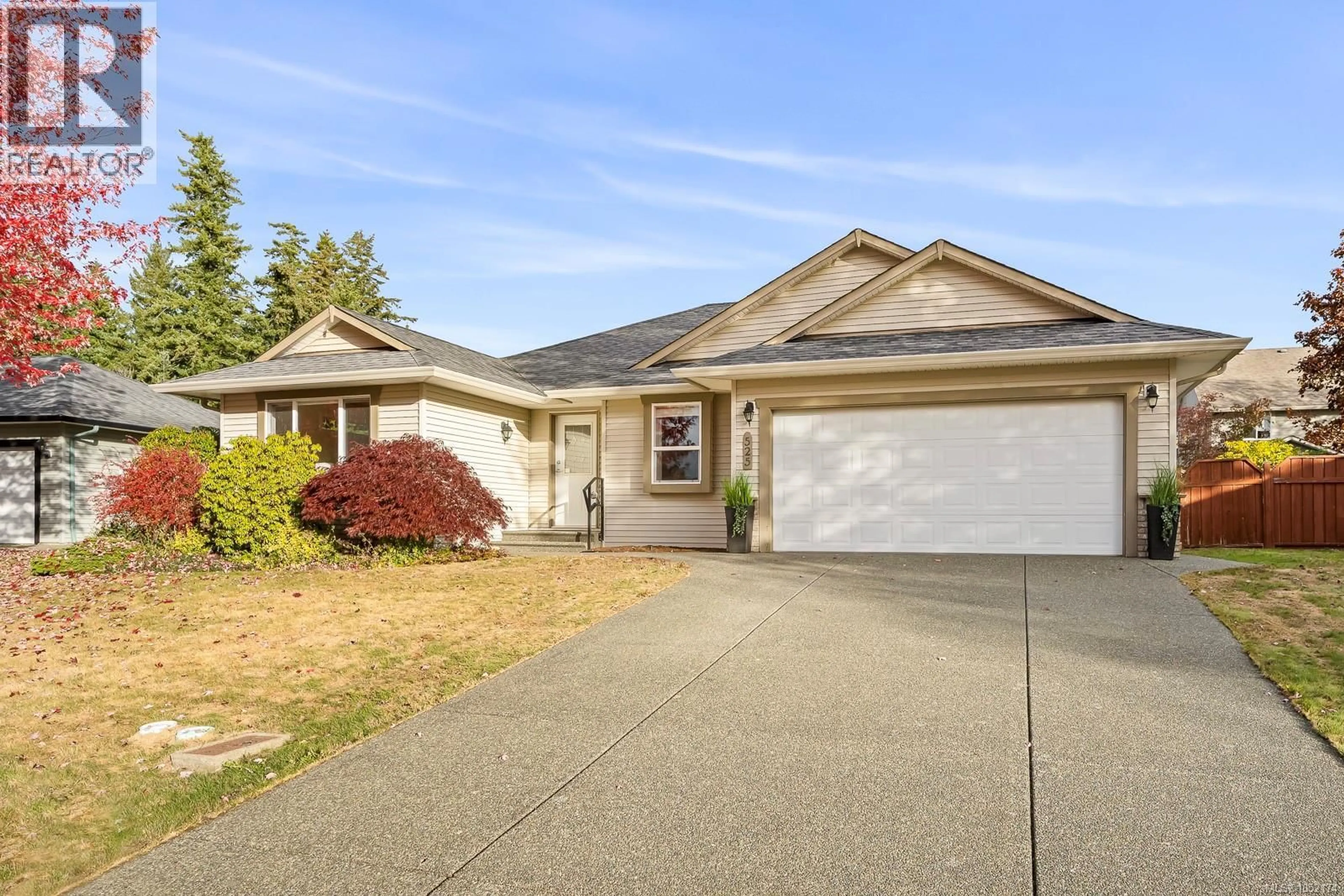 Home with vinyl exterior material, street for 525 CHURCH STREET, Comox British Columbia V9M4G5