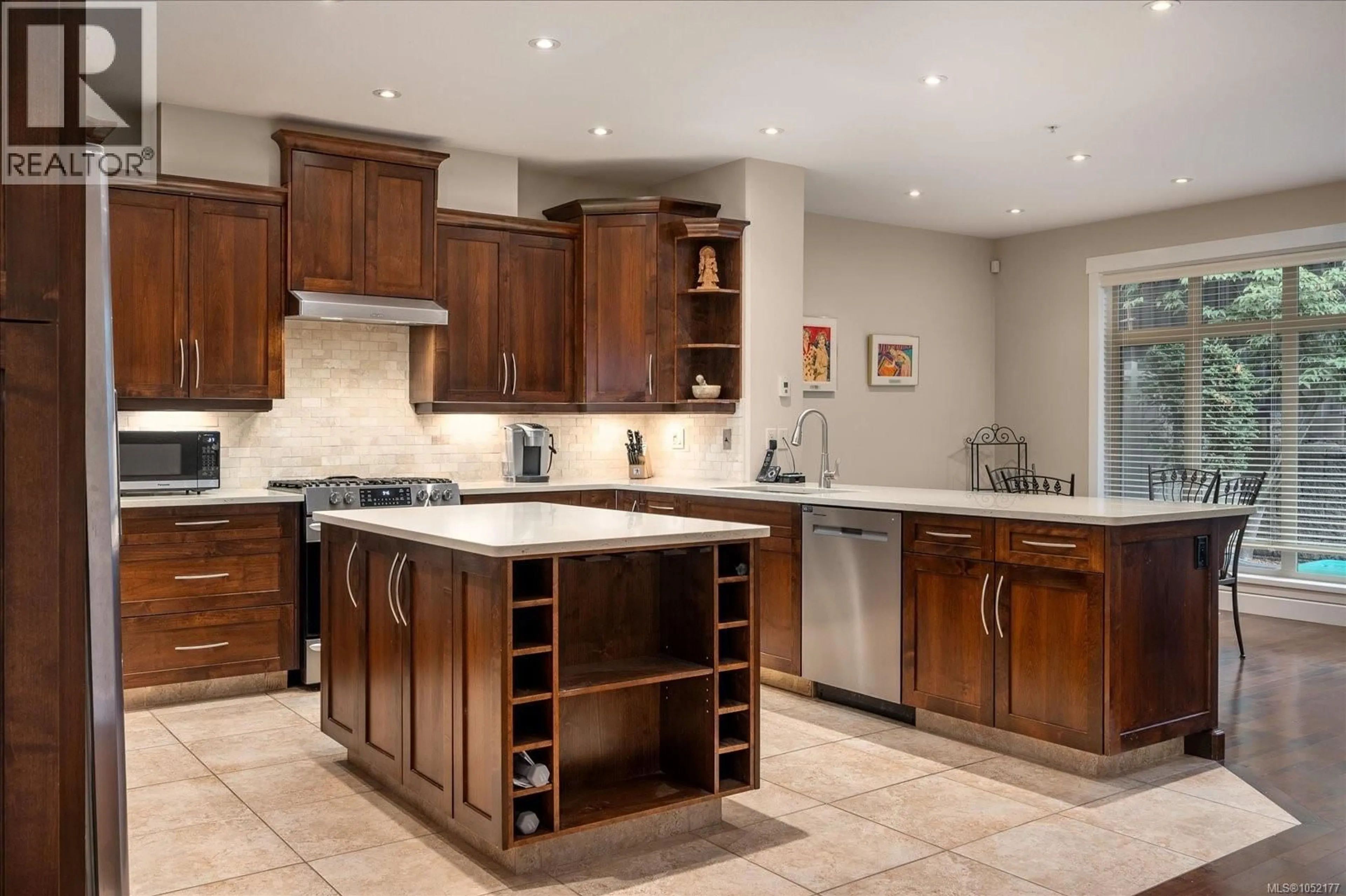Contemporary kitchen, ceramic/tile floor for 3026 WATERSTONE WAY, Nanaimo British Columbia V9T6S8