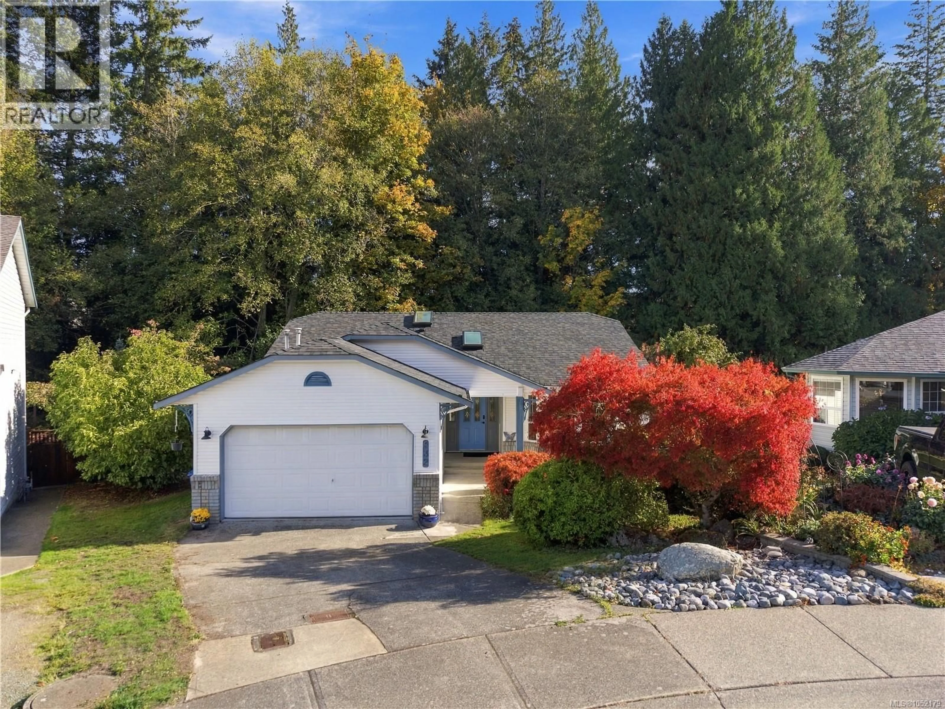 Home with vinyl exterior material, street for 832 PARKSIDE WAY, Nanaimo British Columbia V9R6P3
