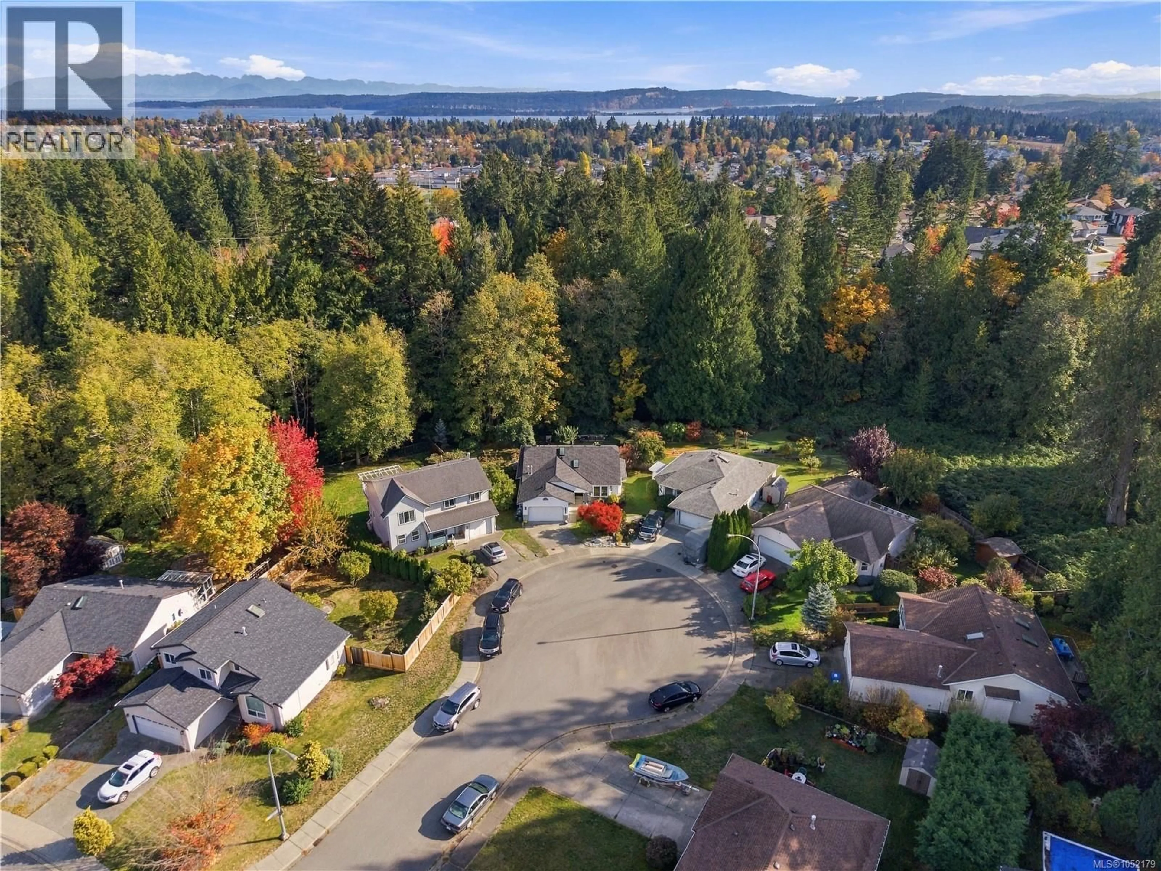 A pic from outside/outdoor area/front of a property/back of a property/a pic from drone, mountain view for 832 PARKSIDE WAY, Nanaimo British Columbia V9R6P3