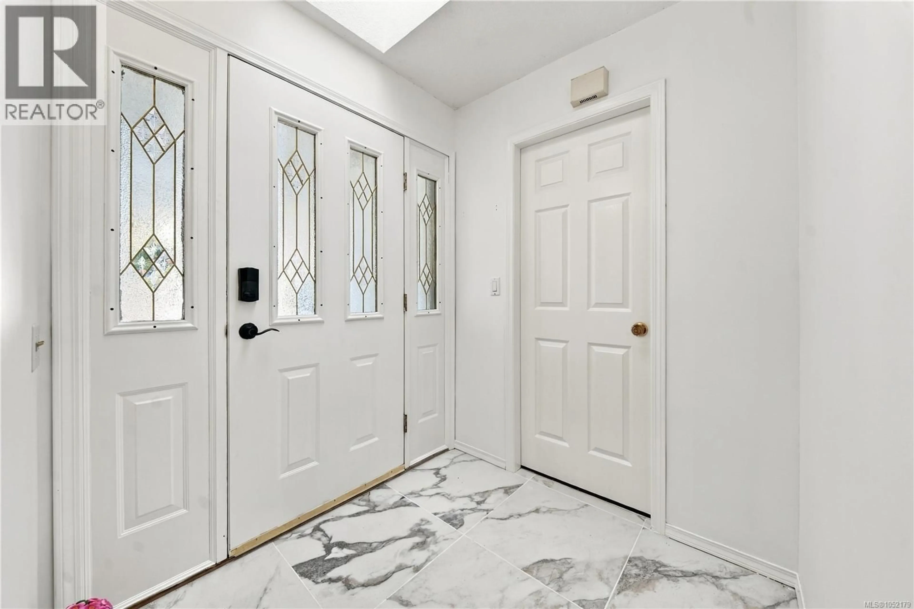 Indoor entryway for 832 PARKSIDE WAY, Nanaimo British Columbia V9R6P3