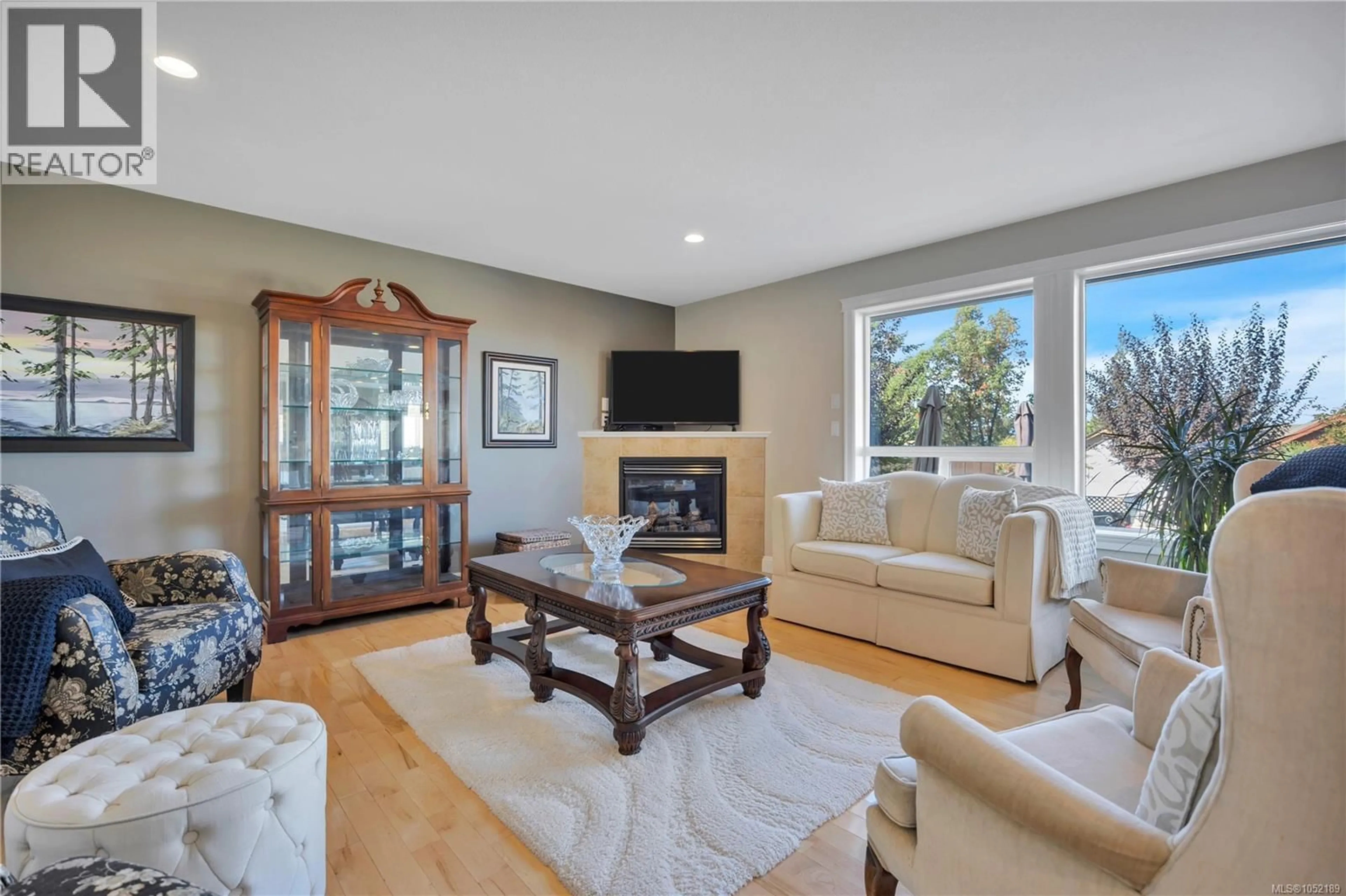 Living room with furniture, unknown for 5534 CLIFFSIDE ROAD, Nanaimo British Columbia V9T6R3