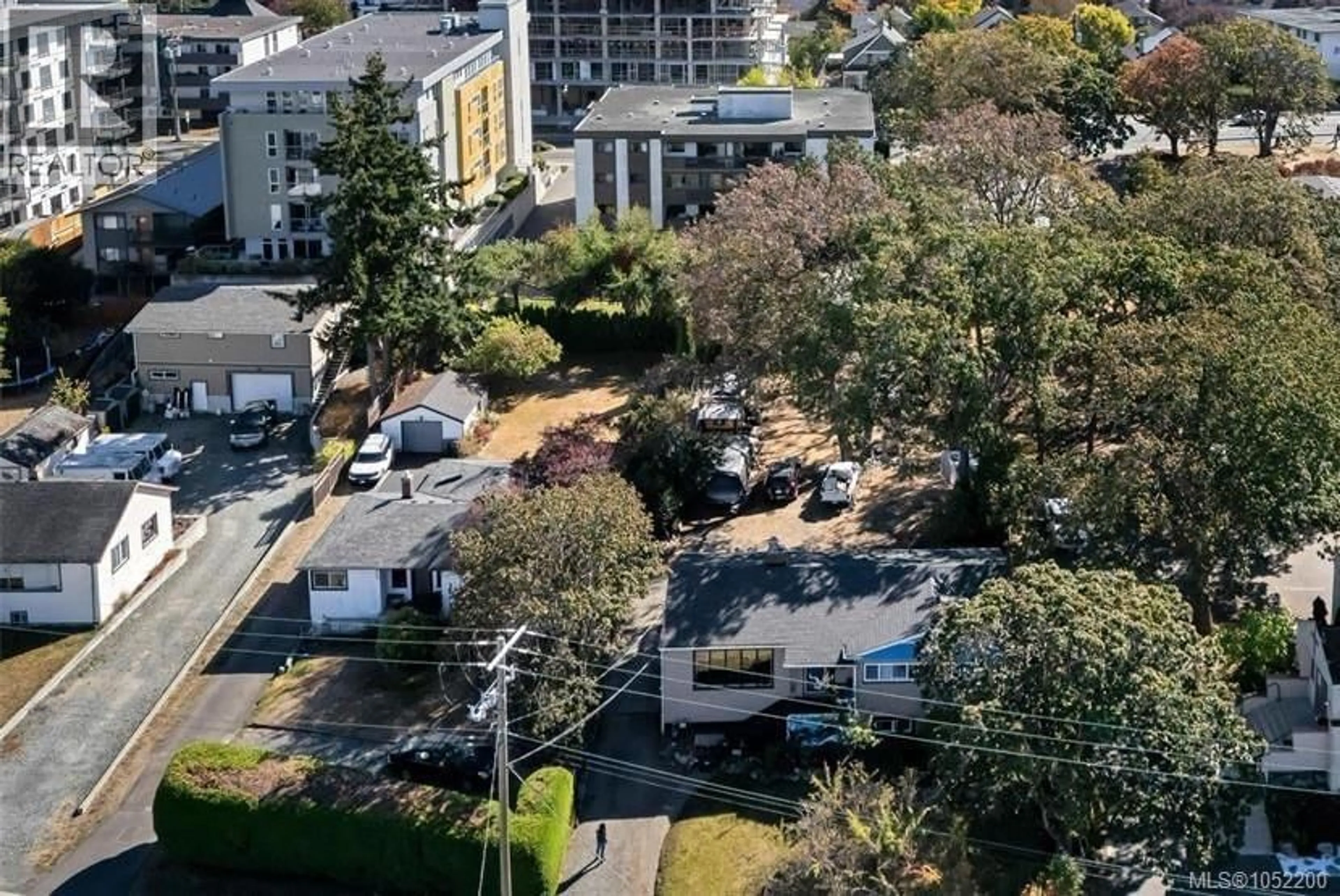 A pic from outside/outdoor area/front of a property/back of a property/a pic from drone, city buildings view from balcony for 845 OLD ESQUIMALT ROAD, Esquimalt British Columbia V9A4W9