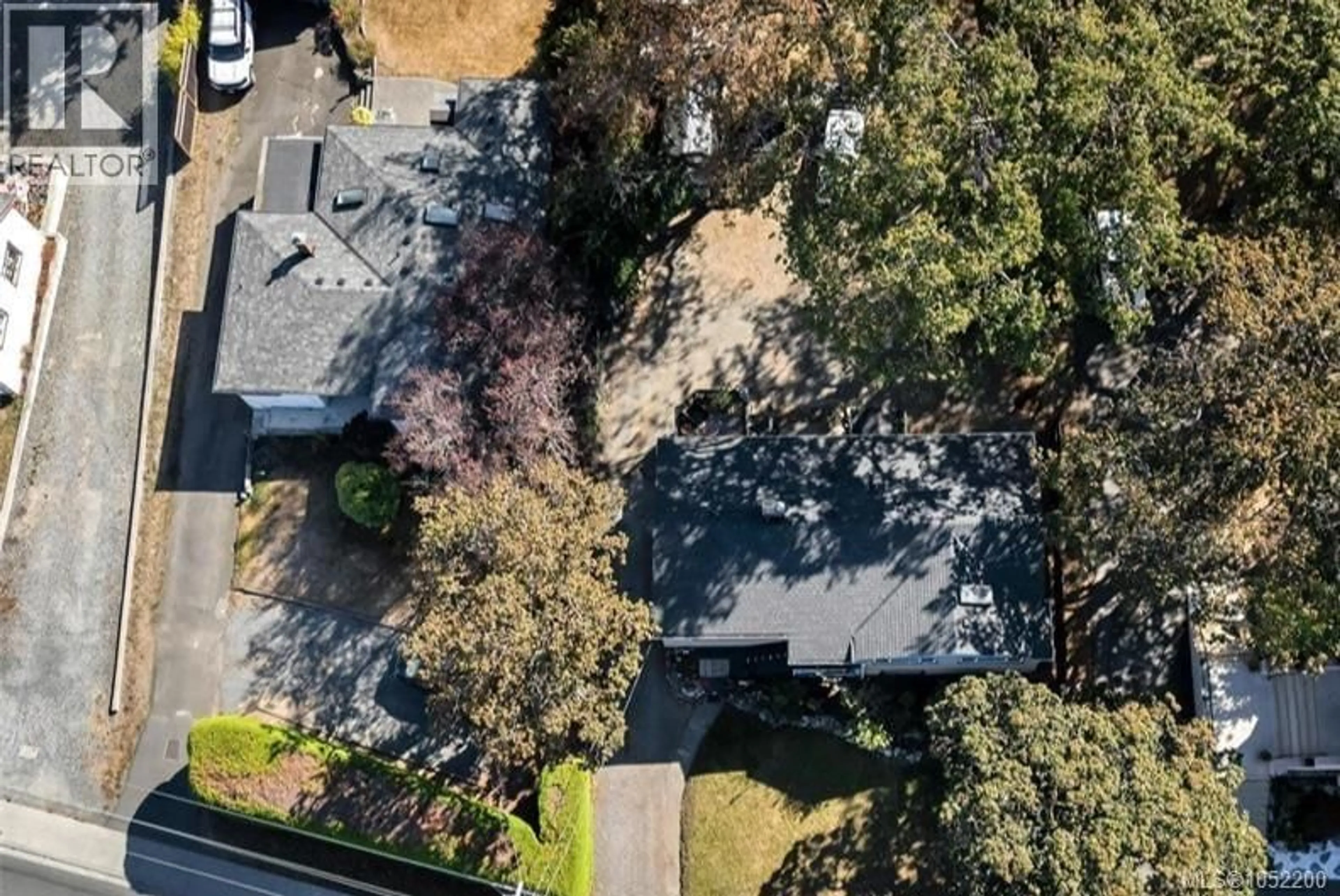 A pic from outside/outdoor area/front of a property/back of a property/a pic from drone, street for 845 OLD ESQUIMALT ROAD, Esquimalt British Columbia V9A4W9