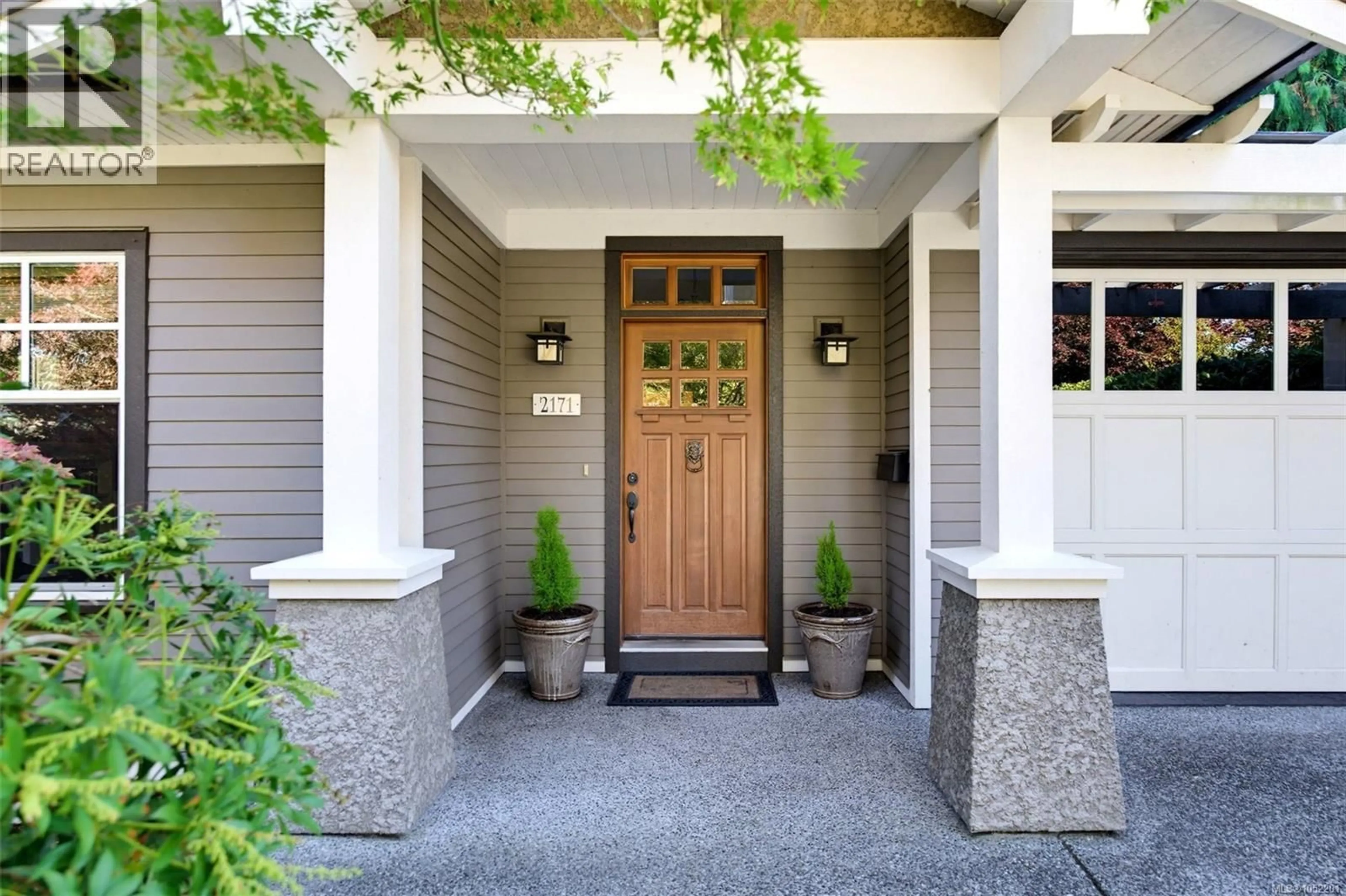 Indoor entryway for 2171 BARTLETT AVENUE, Oak Bay British Columbia V8S2R1
