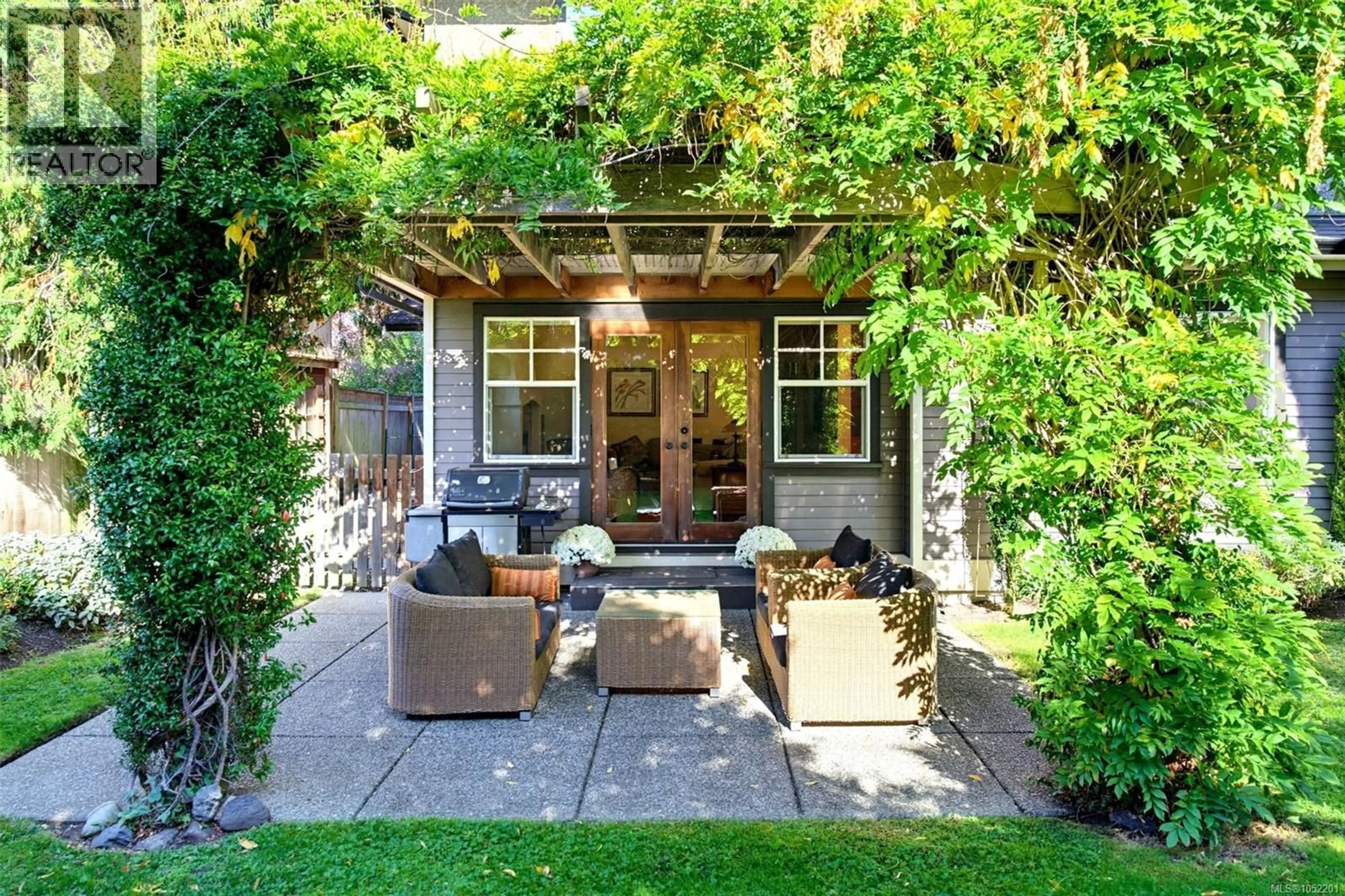 Patio, street for 2171 BARTLETT AVENUE, Oak Bay British Columbia V8S2R1
