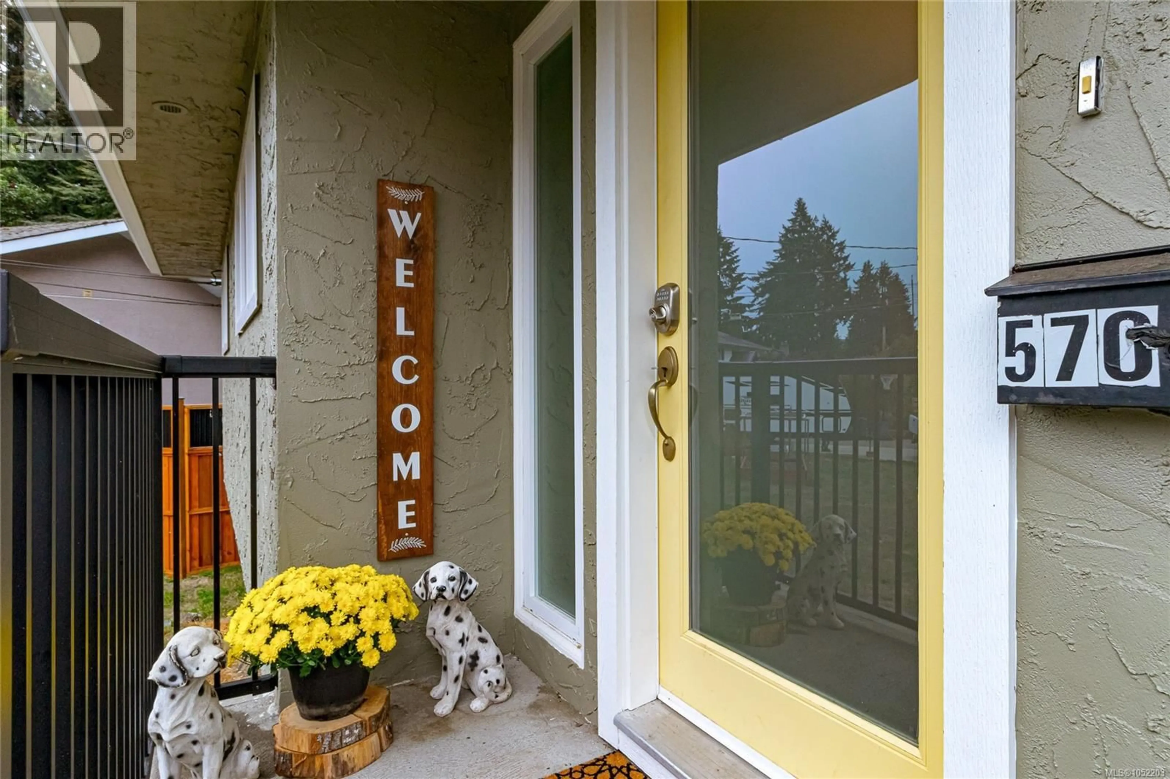 Indoor entryway for 570 CEDARCREST DRIVE, Colwood British Columbia V9C1M3