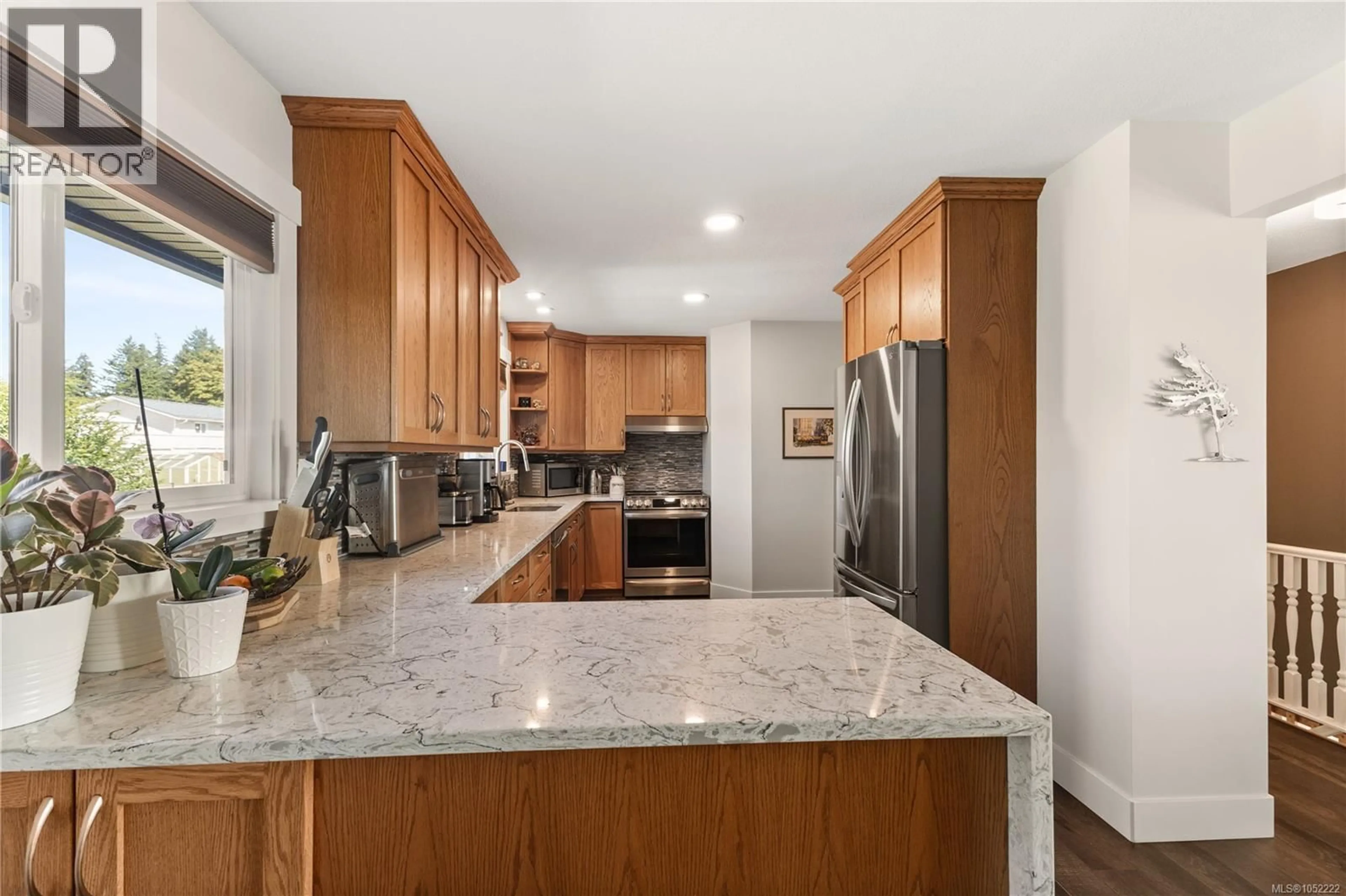 Open concept kitchen, ceramic/tile floor for 34 MCLEAN STREET, Campbell River British Columbia V9W2L9