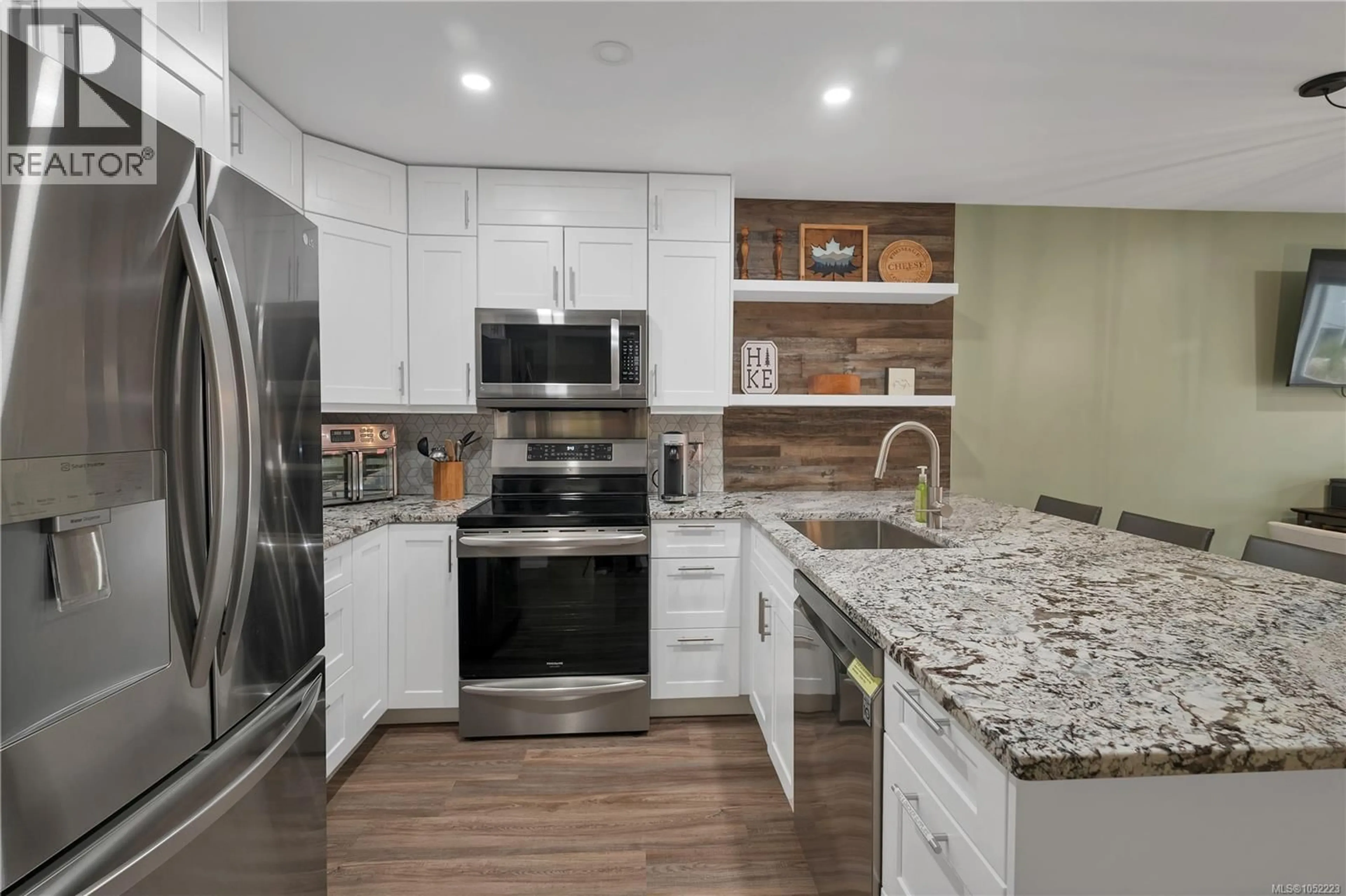 Open concept kitchen, ceramic/tile floor for 506 - 1201 HENRY ROAD, Courtenay British Columbia V9J1L0