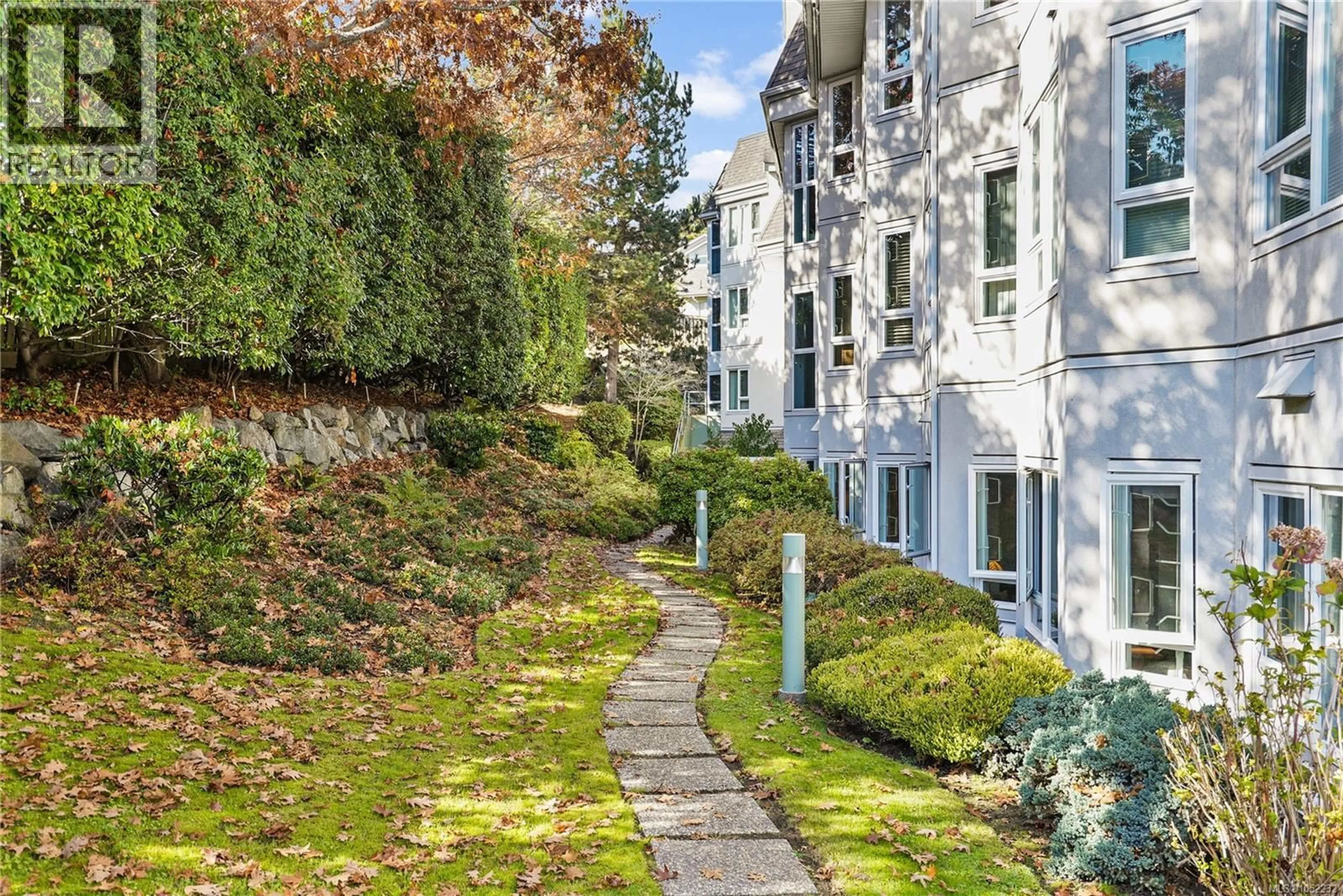 Patio, street for 108 - 1521 CHURCH AVENUE, Saanich British Columbia V8P5T7