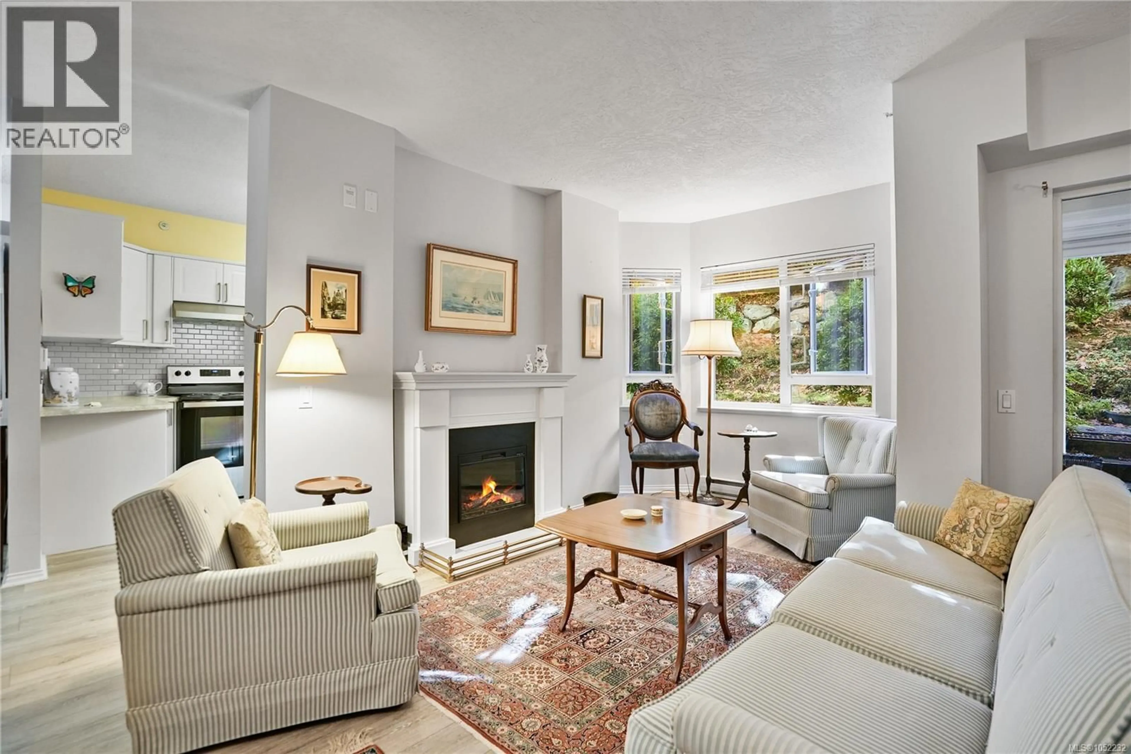 Living room with furniture, unknown for 108 - 1521 CHURCH AVENUE, Saanich British Columbia V8P5T7