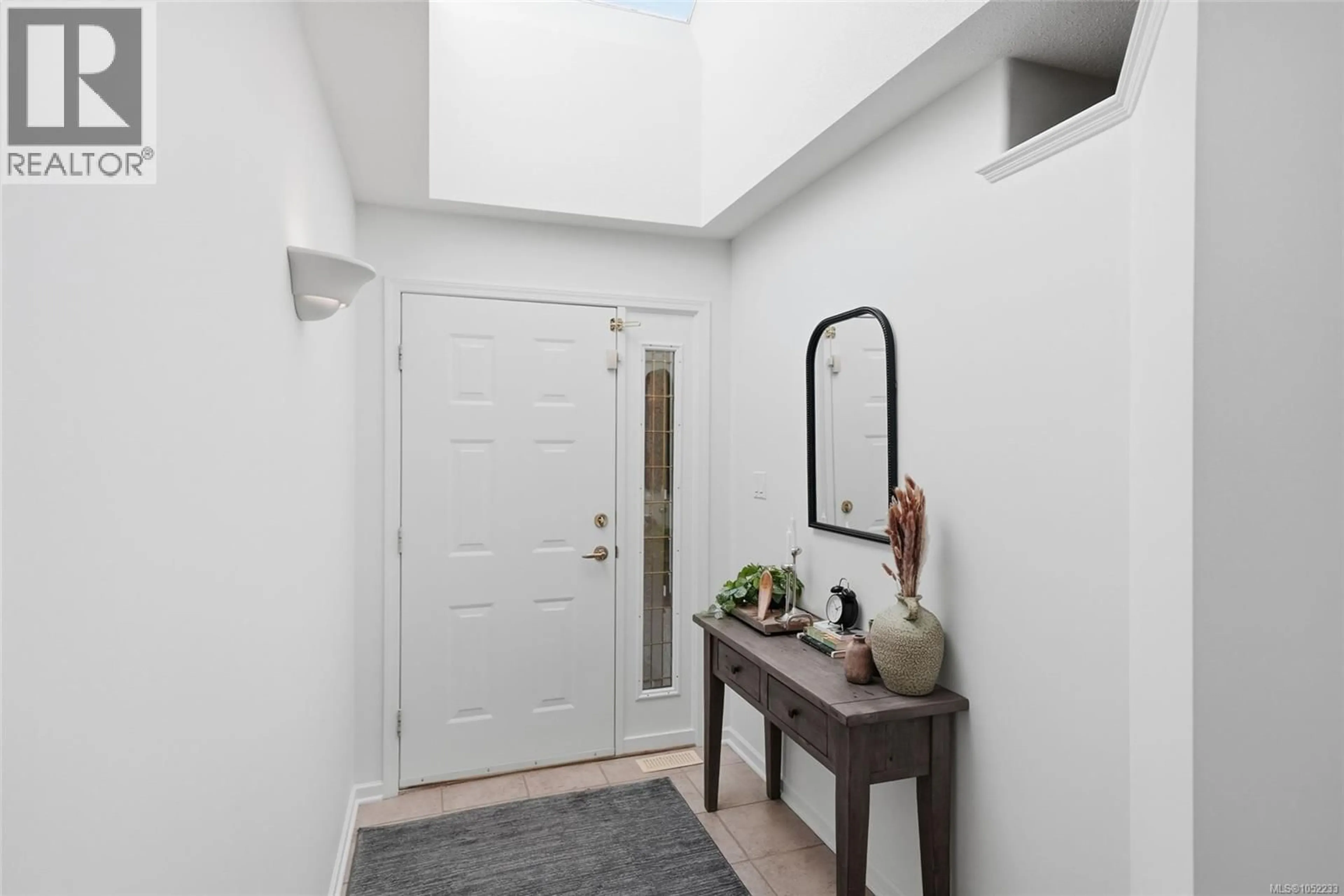 Indoor entryway for 9 - 850 ARBUTUS STREET, Qualicum Beach British Columbia V9K2M7