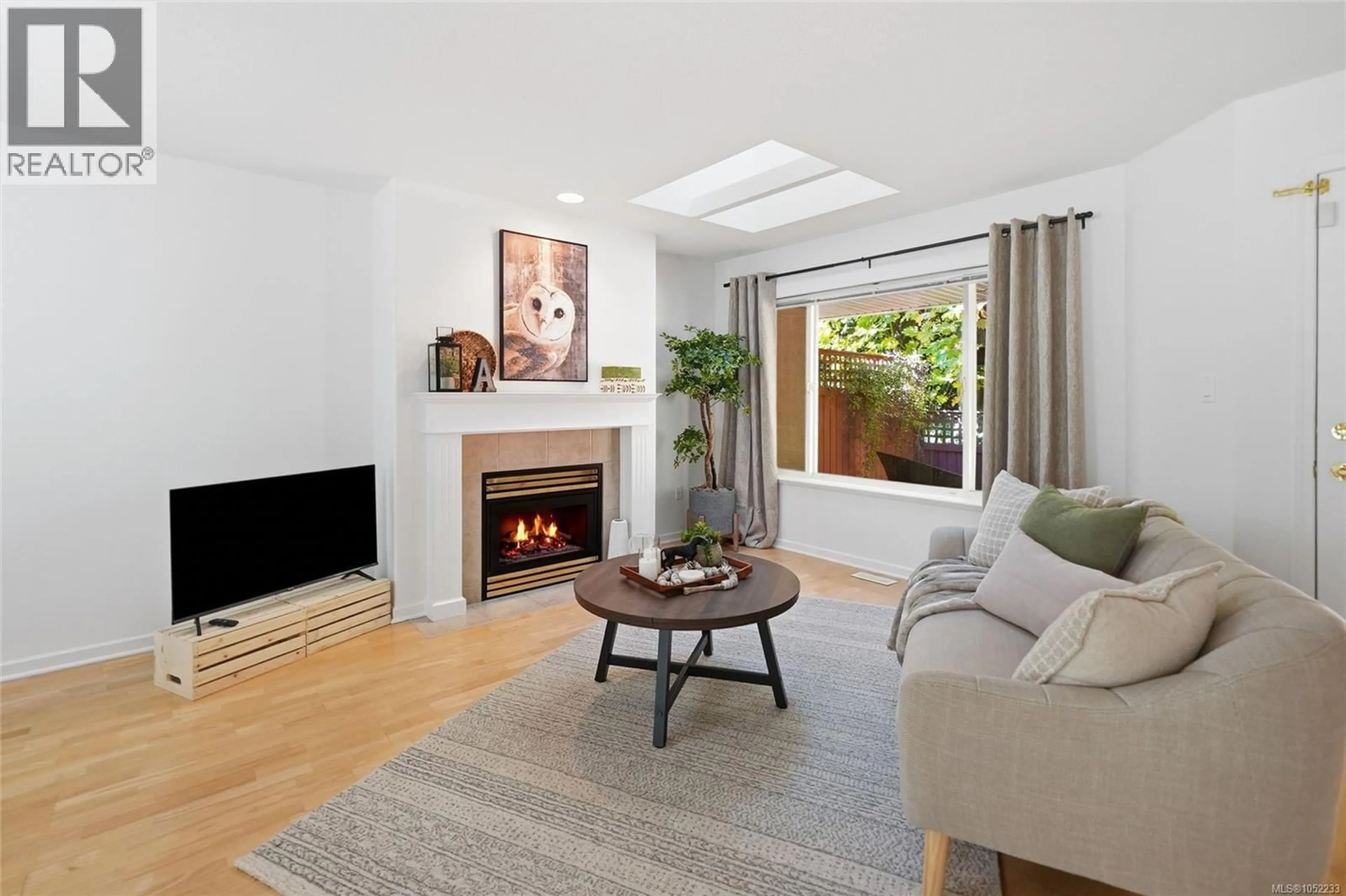 Living room with furniture, unknown for 9 - 850 ARBUTUS STREET, Qualicum Beach British Columbia V9K2M7