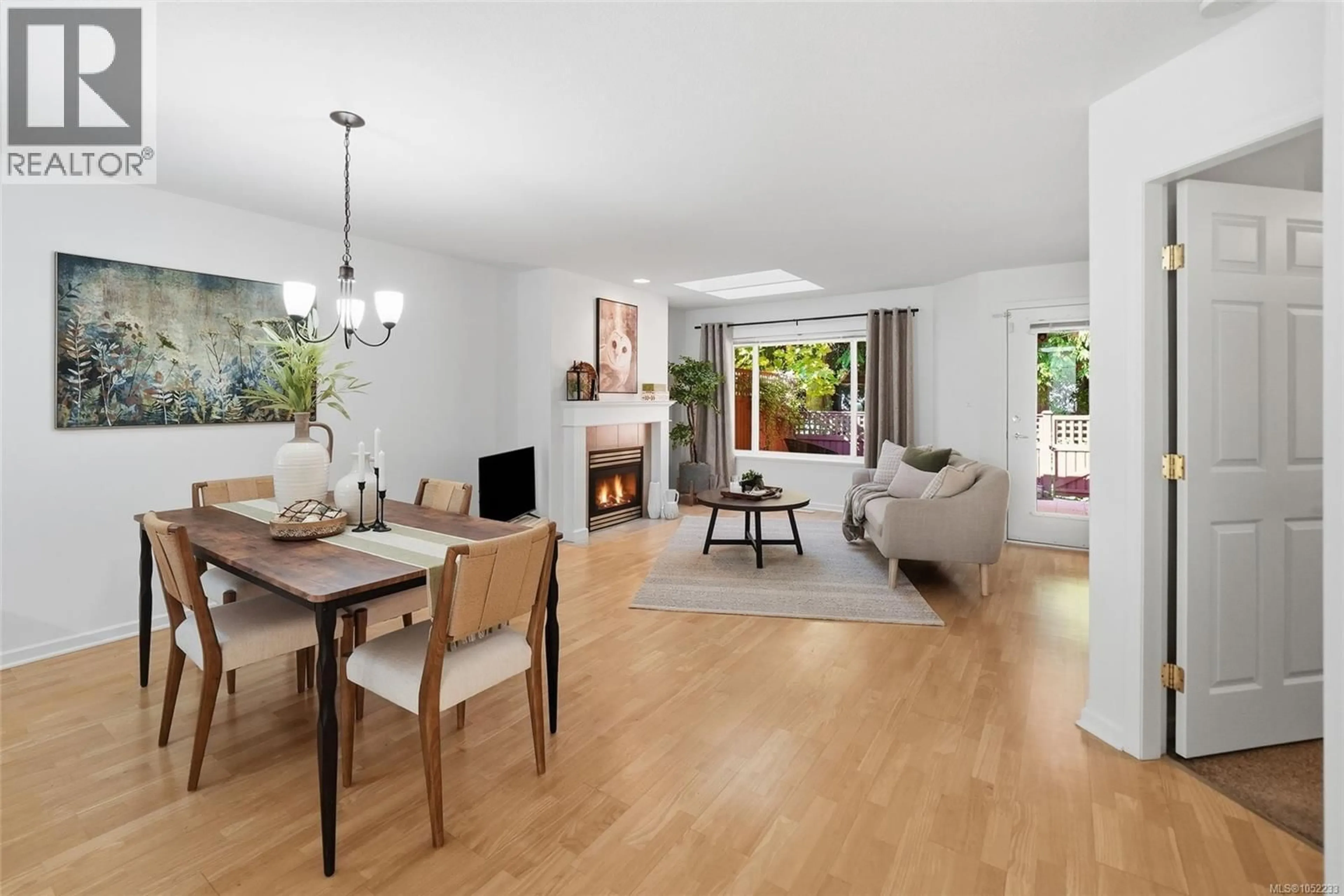Living room with furniture, wood/laminate floor for 9 - 850 ARBUTUS STREET, Qualicum Beach British Columbia V9K2M7