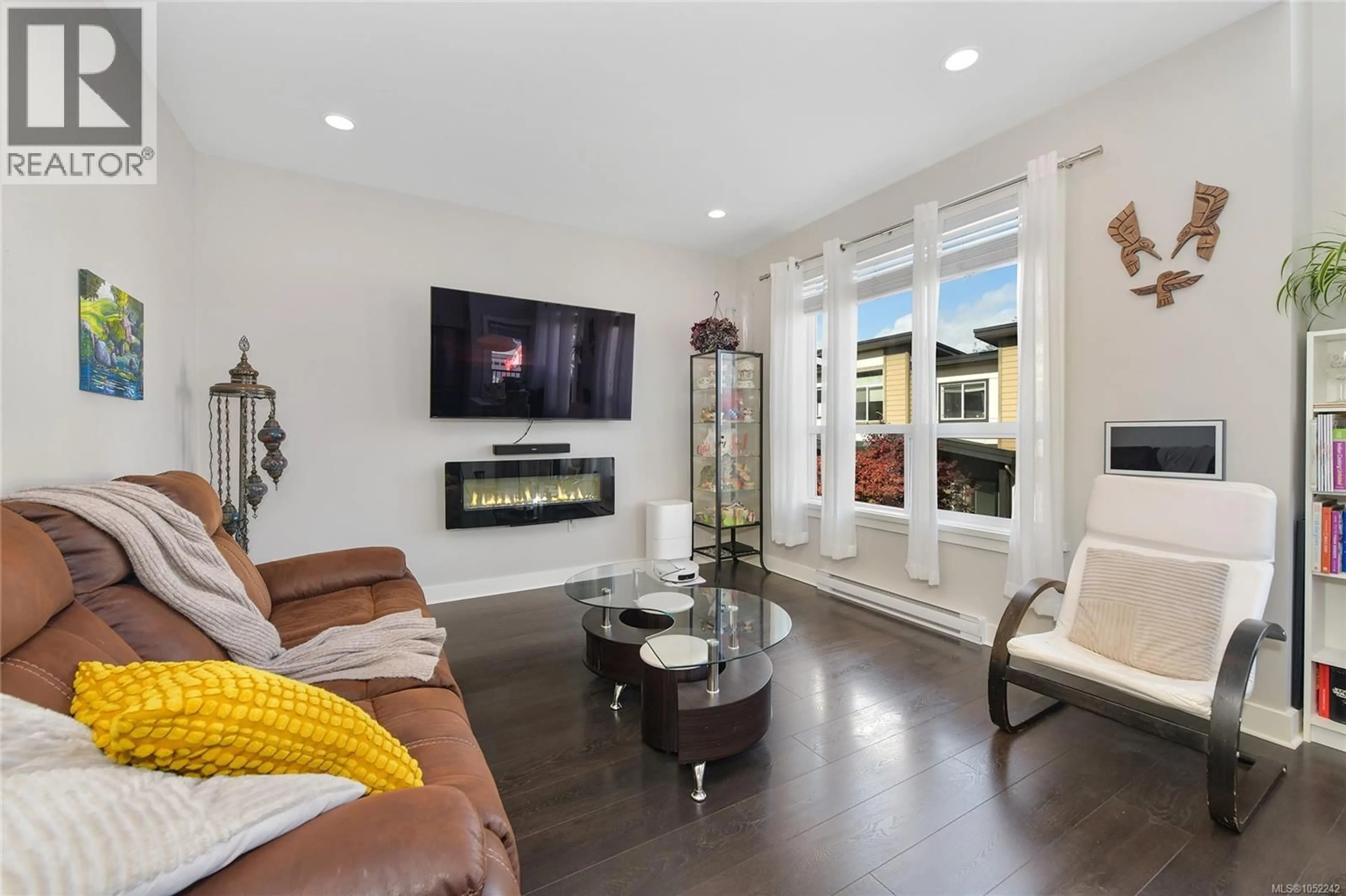 Living room with furniture, unknown for 1005 BOEING CLOSE, Langford British Columbia V9B0R2