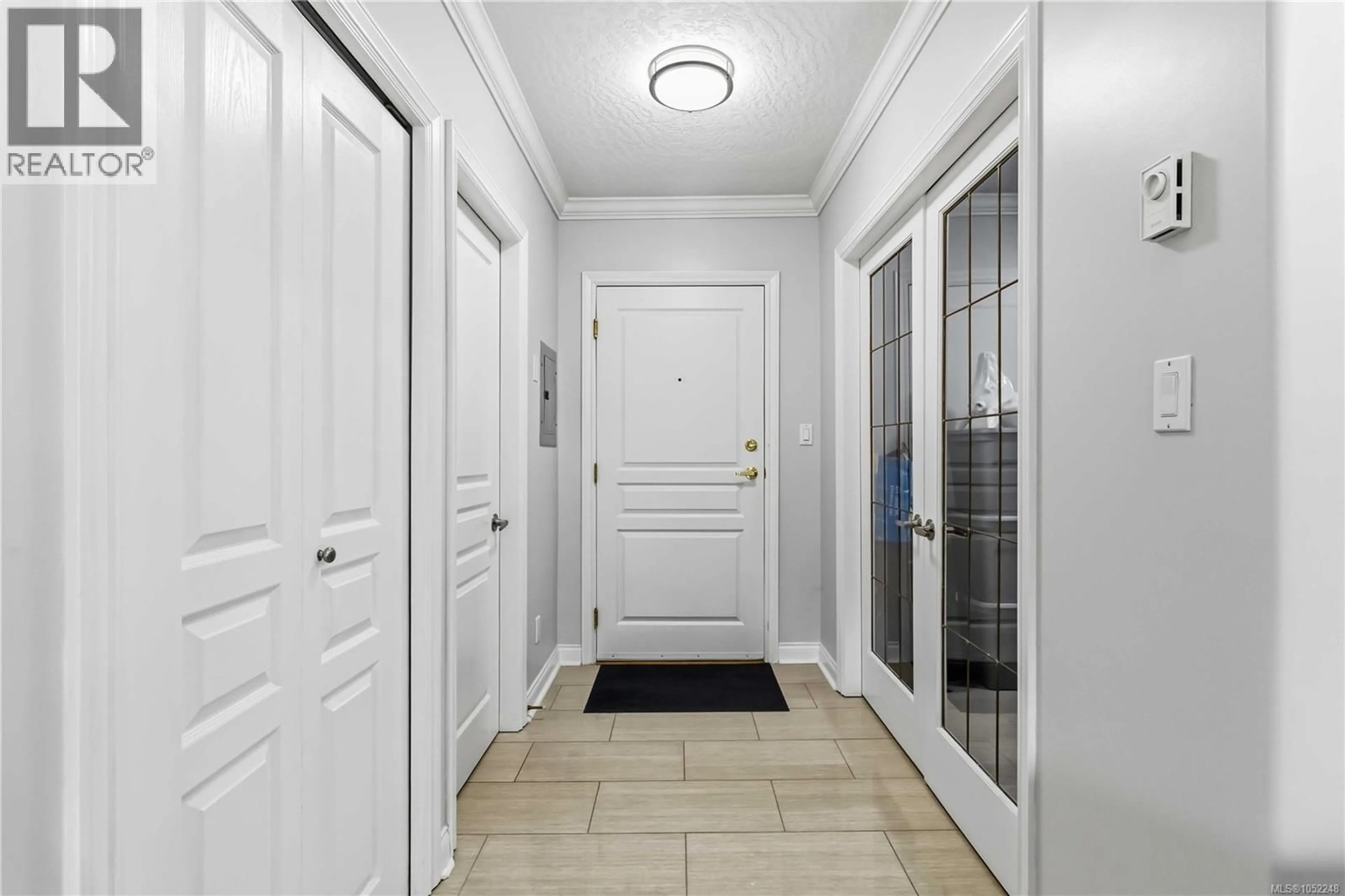 Indoor entryway for 106 - 405 QUEBEC STREET, Victoria British Columbia V8V4Z2