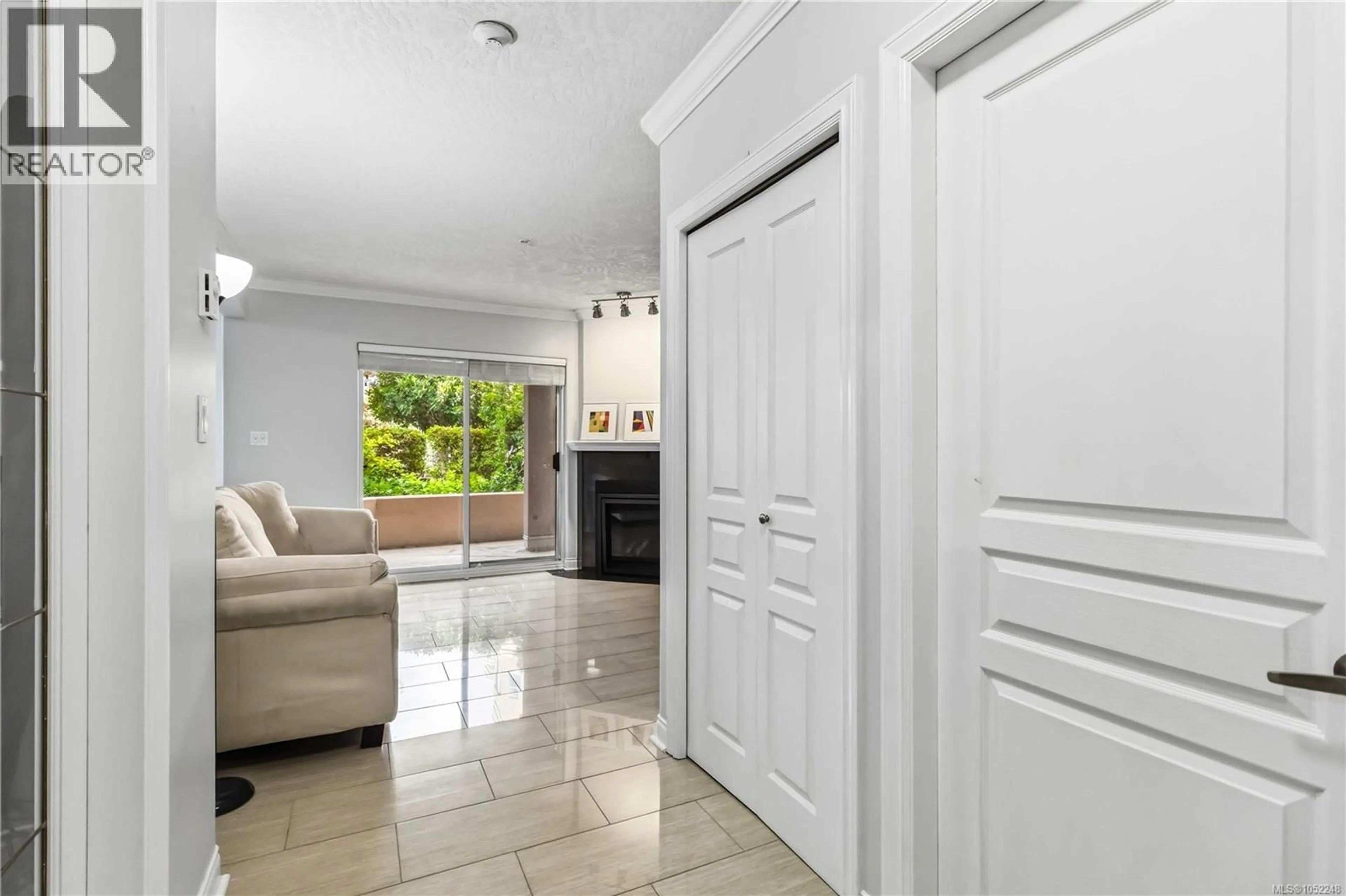 Indoor entryway for 106 - 405 QUEBEC STREET, Victoria British Columbia V8V4Z2