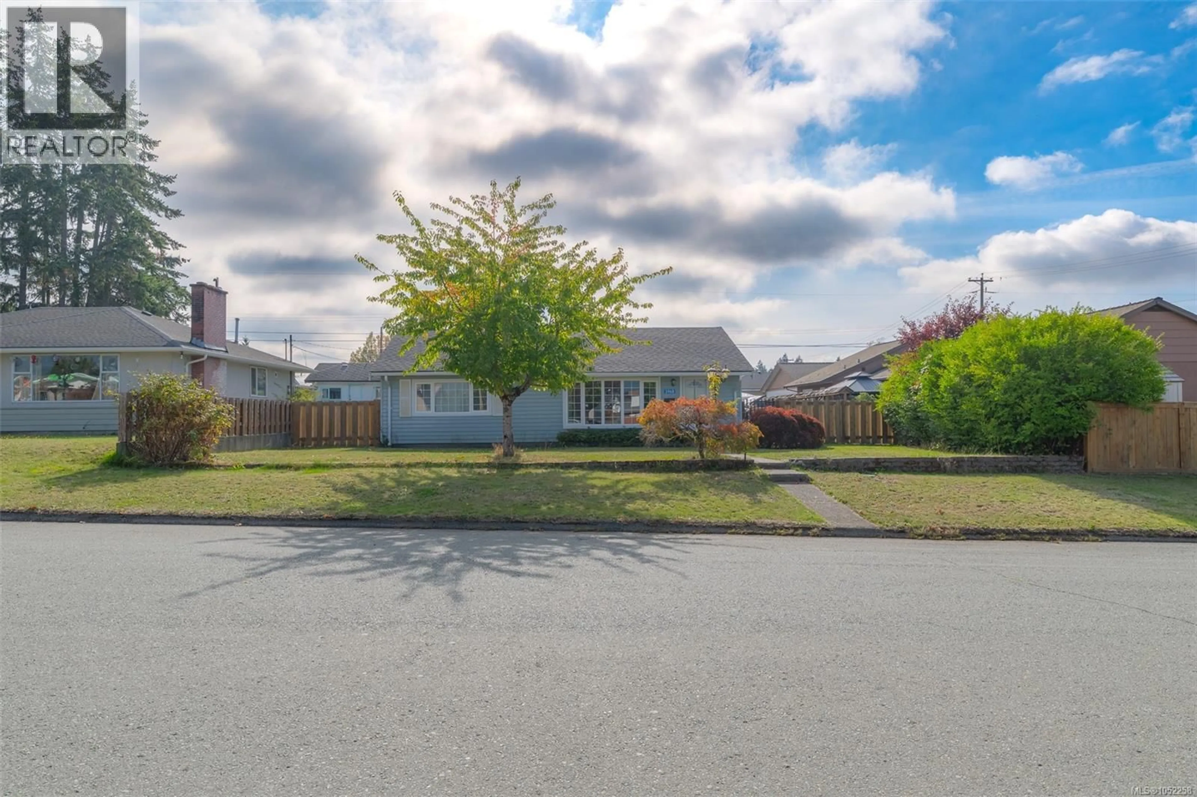 A pic from outside/outdoor area/front of a property/back of a property/a pic from drone, street for 3968 GLENSIDE ROAD, Port Alberni British Columbia V9Y5X7