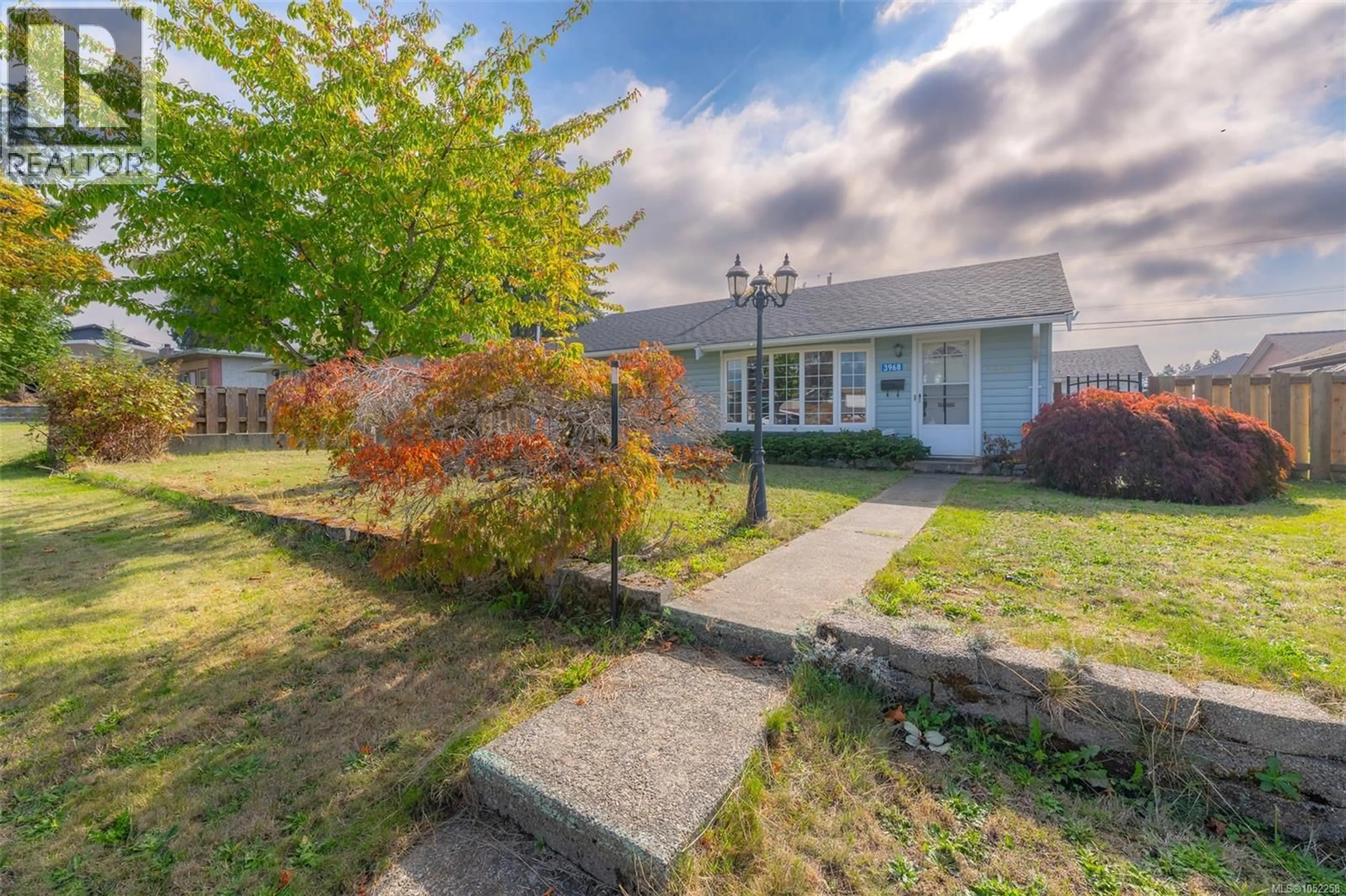 A pic from outside/outdoor area/front of a property/back of a property/a pic from drone, street for 3968 GLENSIDE ROAD, Port Alberni British Columbia V9Y5X7