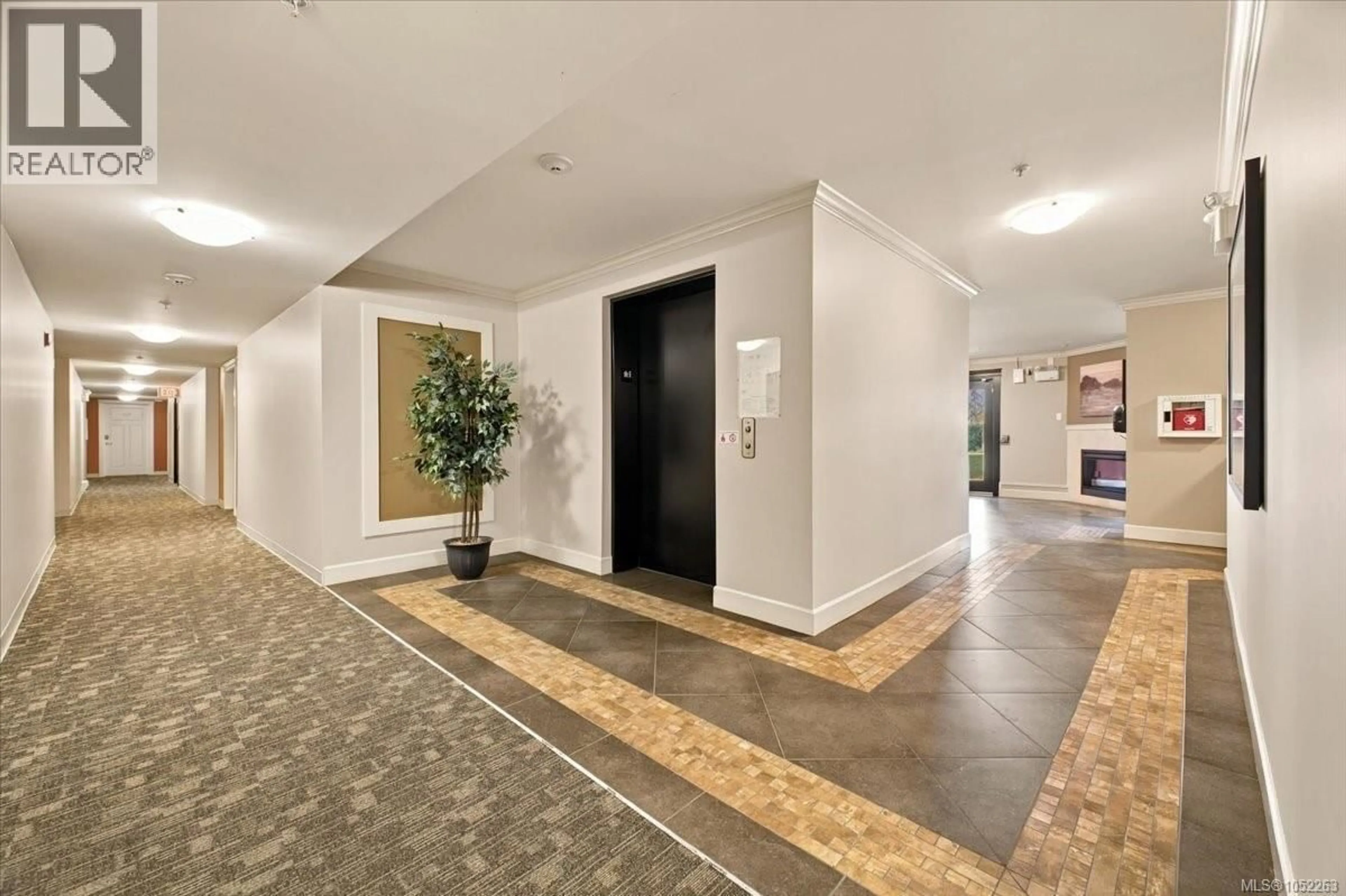 Indoor foyer for 301 - 6728 DICKINSON ROAD, Nanaimo British Columbia V9V1T3