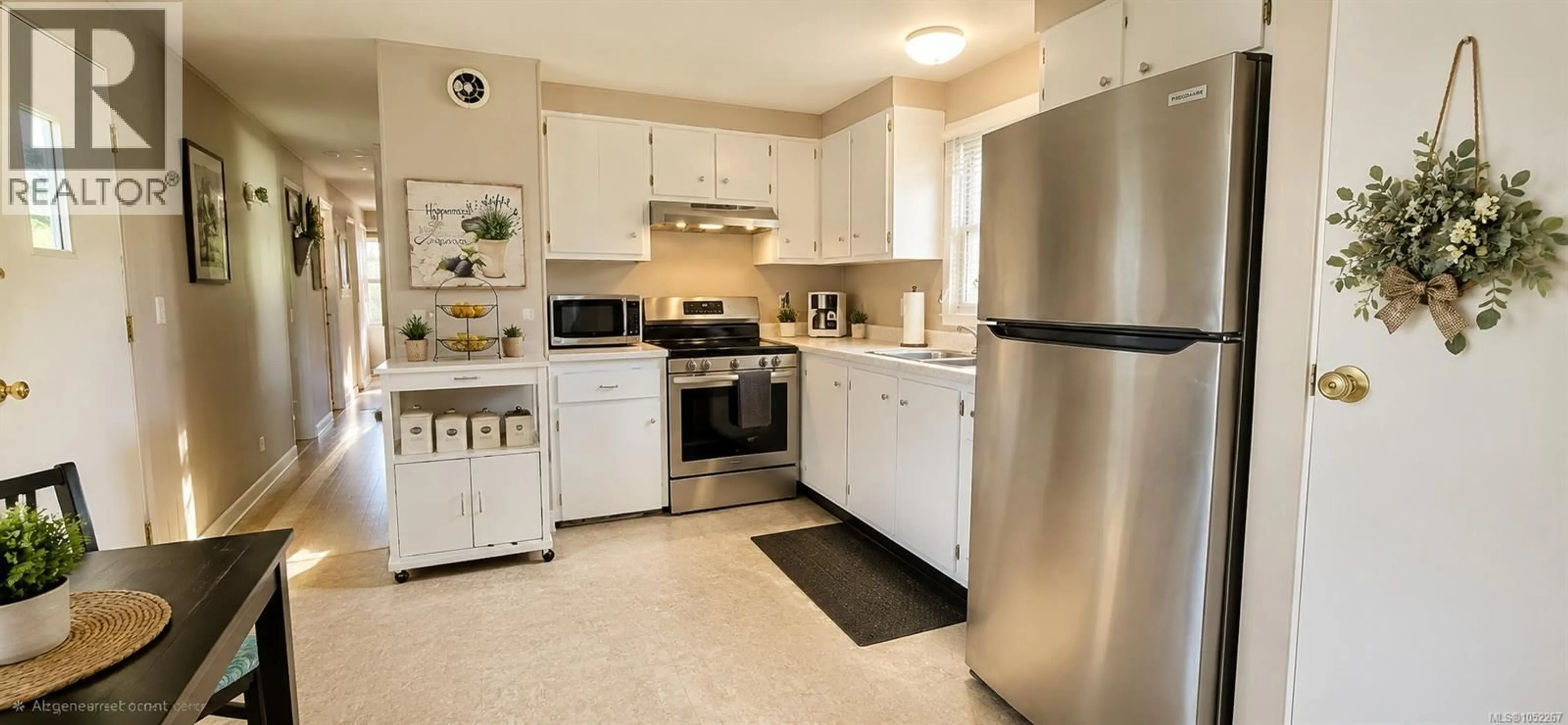 Standard kitchen, ceramic/tile floor for 6 - 2625 MANSFIELD DRIVE, Courtenay British Columbia V9N2M2