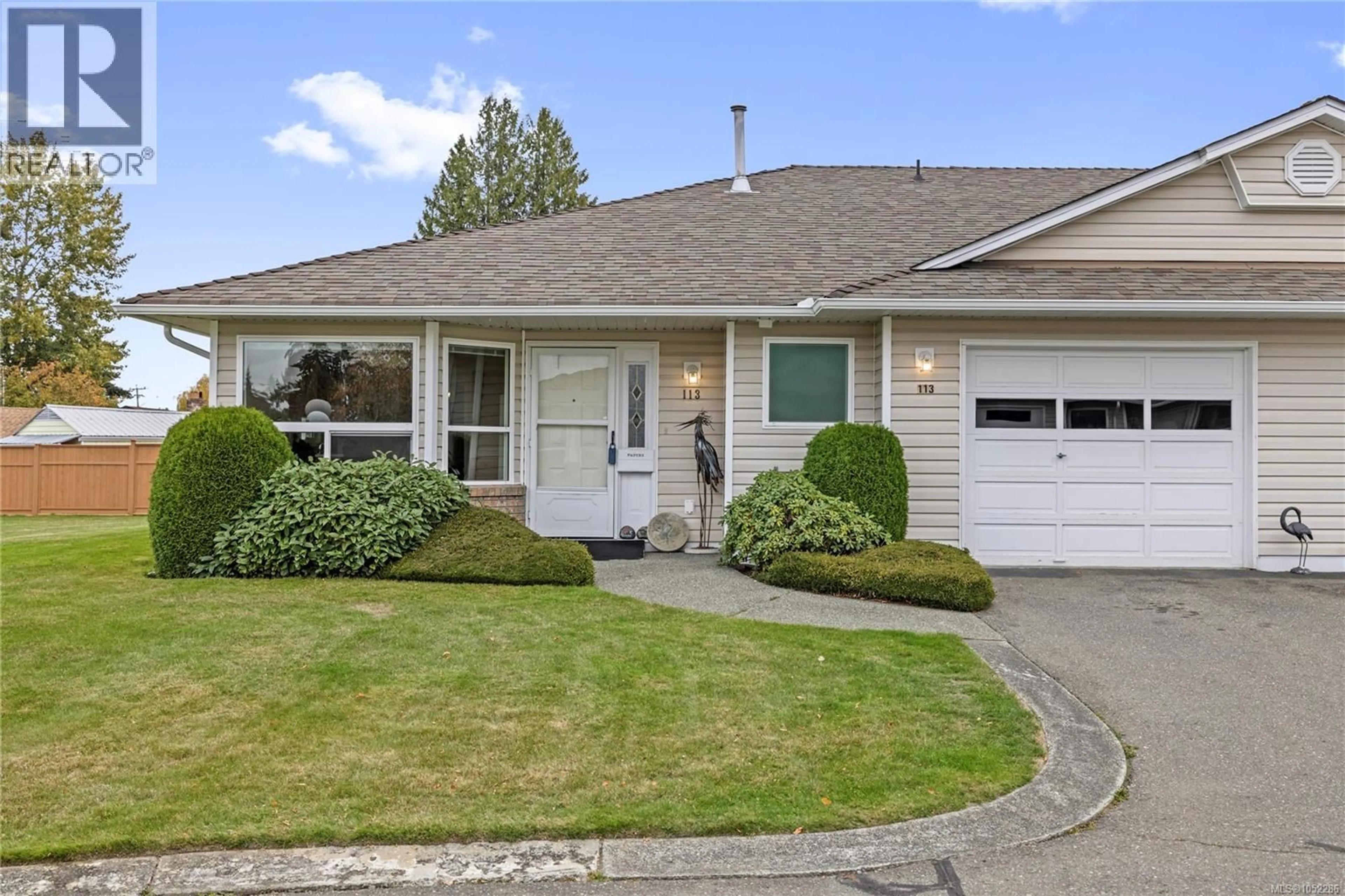 Home with vinyl exterior material, street for 113 - 240 STANFORD AVENUE EAST, Parksville British Columbia V9P2K8