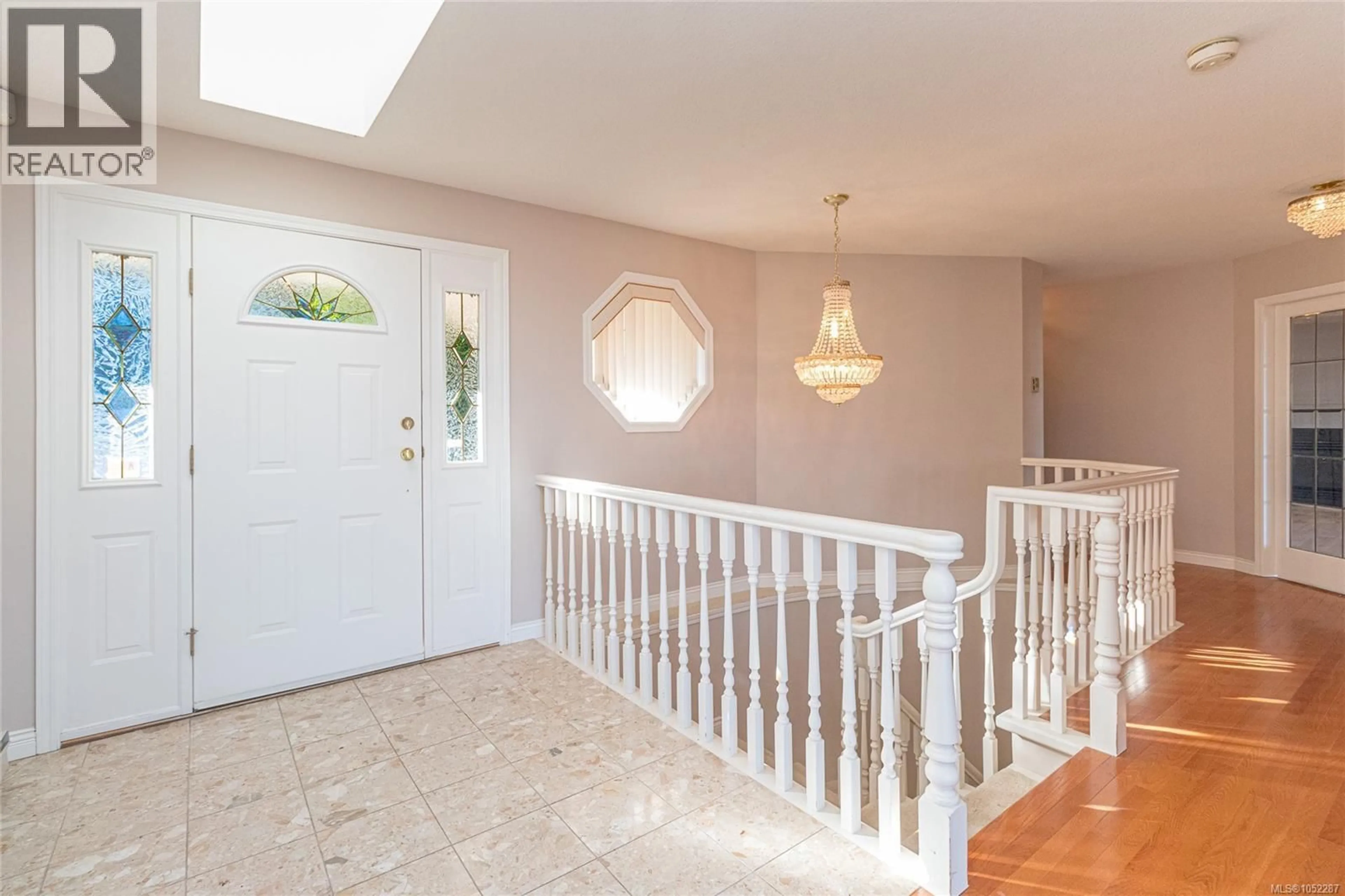 Indoor entryway for 974 SEAPEARL PLACE, Saanich British Columbia V8Y2X2