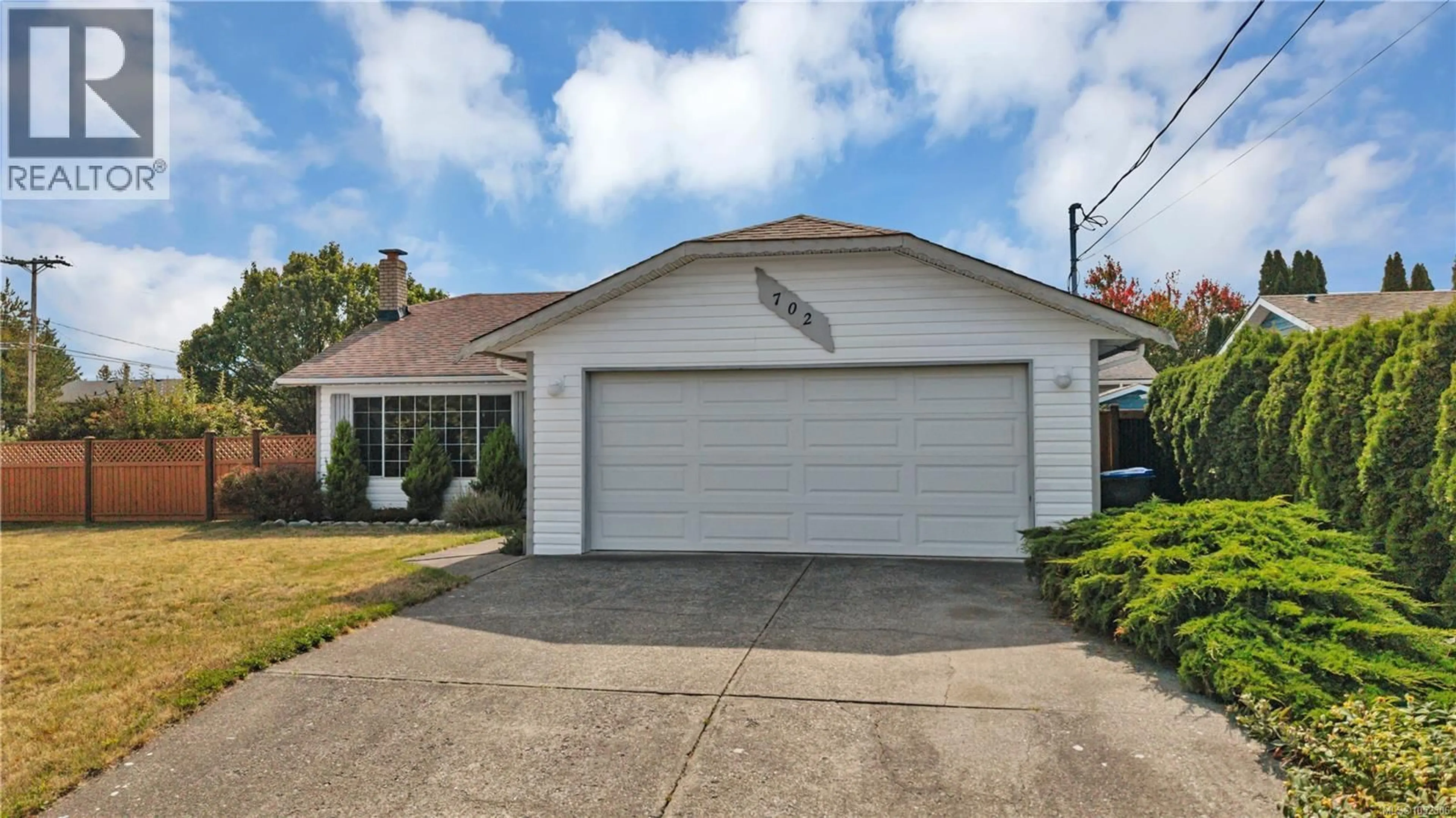 Home with vinyl exterior material, street for 702 FORSYTH AVENUE, Parksville British Columbia V9P1E7