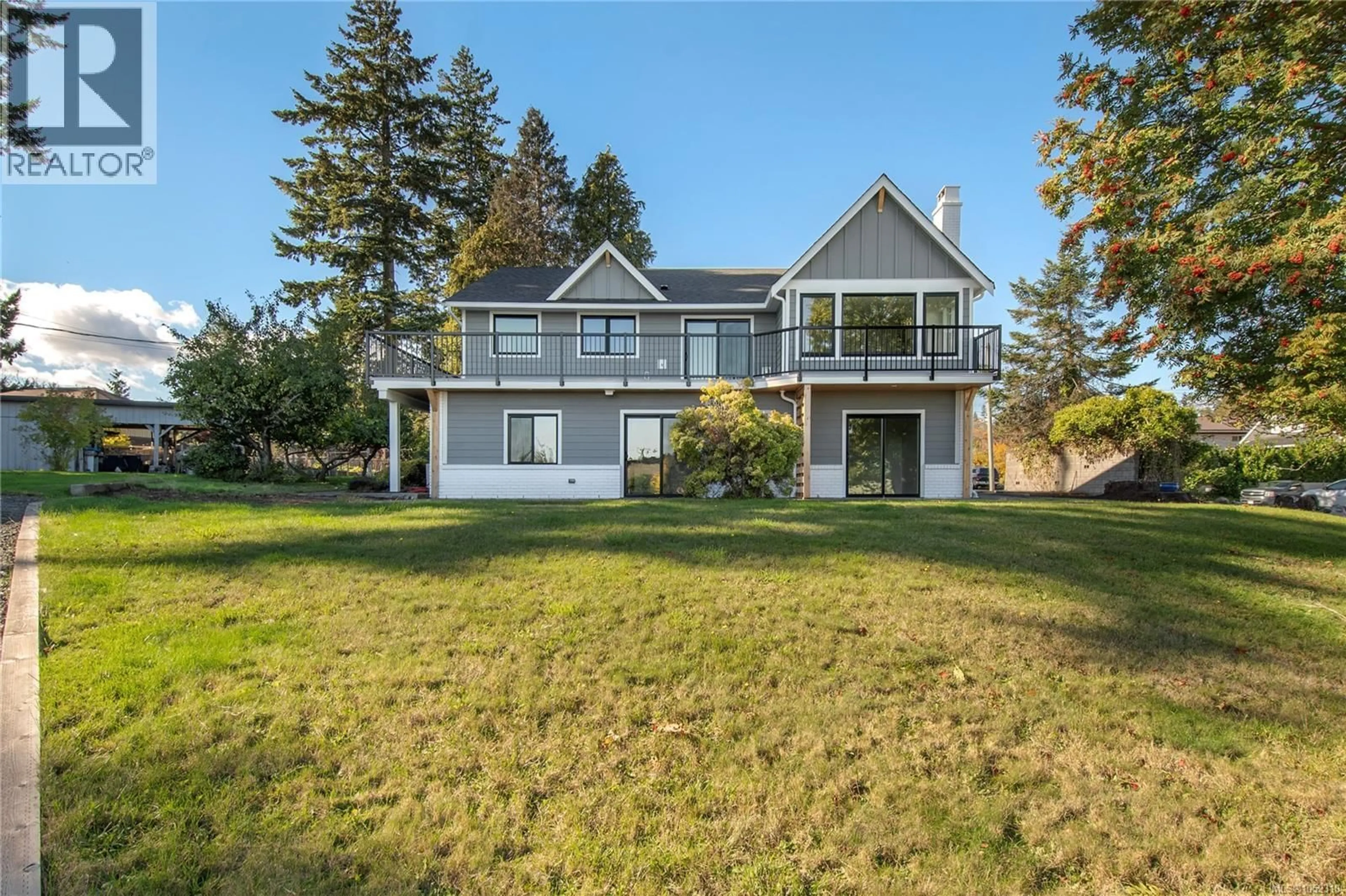 A pic from outside/outdoor area/front of a property/back of a property/a pic from drone, water/lake/river/ocean view for 65 BARLOW ROAD, Campbell River British Columbia V9W1T1