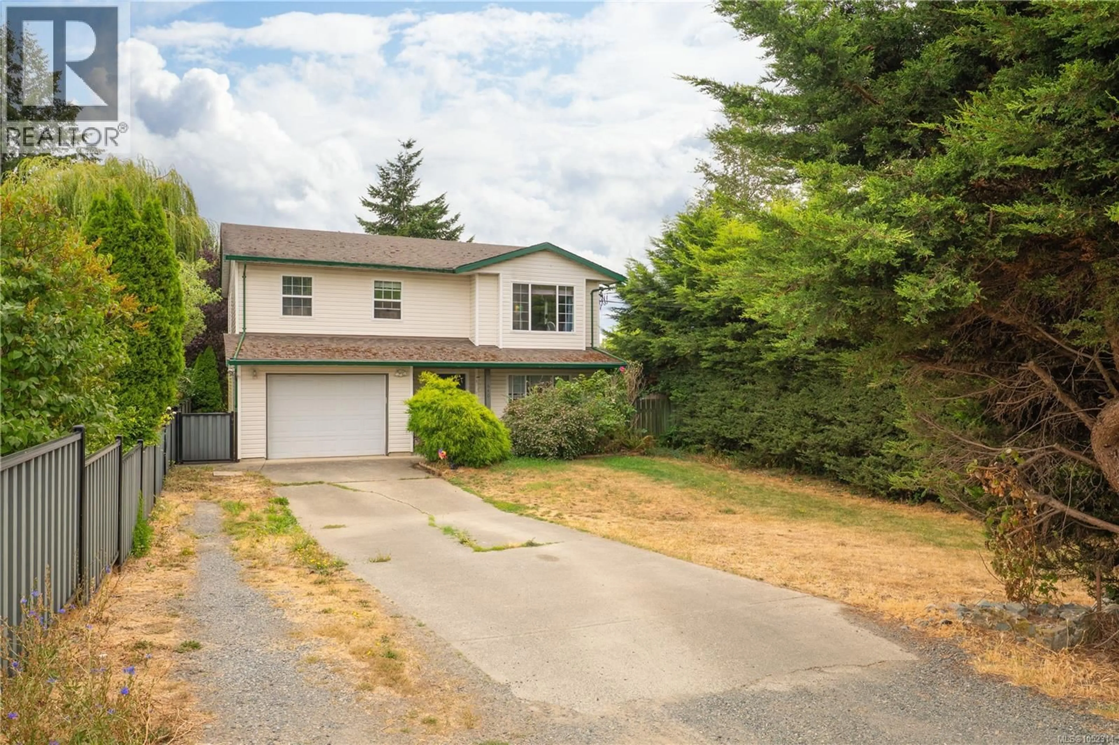 Home with vinyl exterior material, street for 640 RAILWAY AVENUE, Nanaimo British Columbia V9R4K9