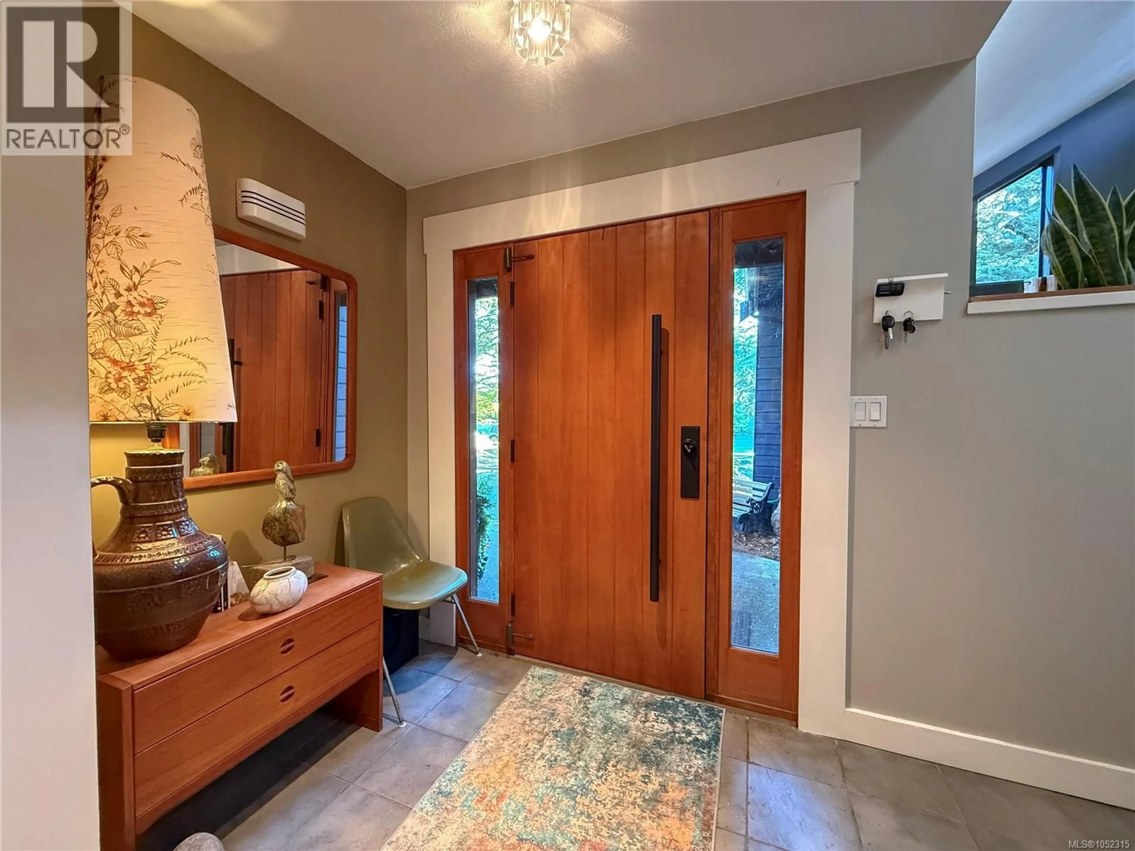 Indoor entryway for 3836 SUTIL ROAD, Campbell River British Columbia V9H1J5