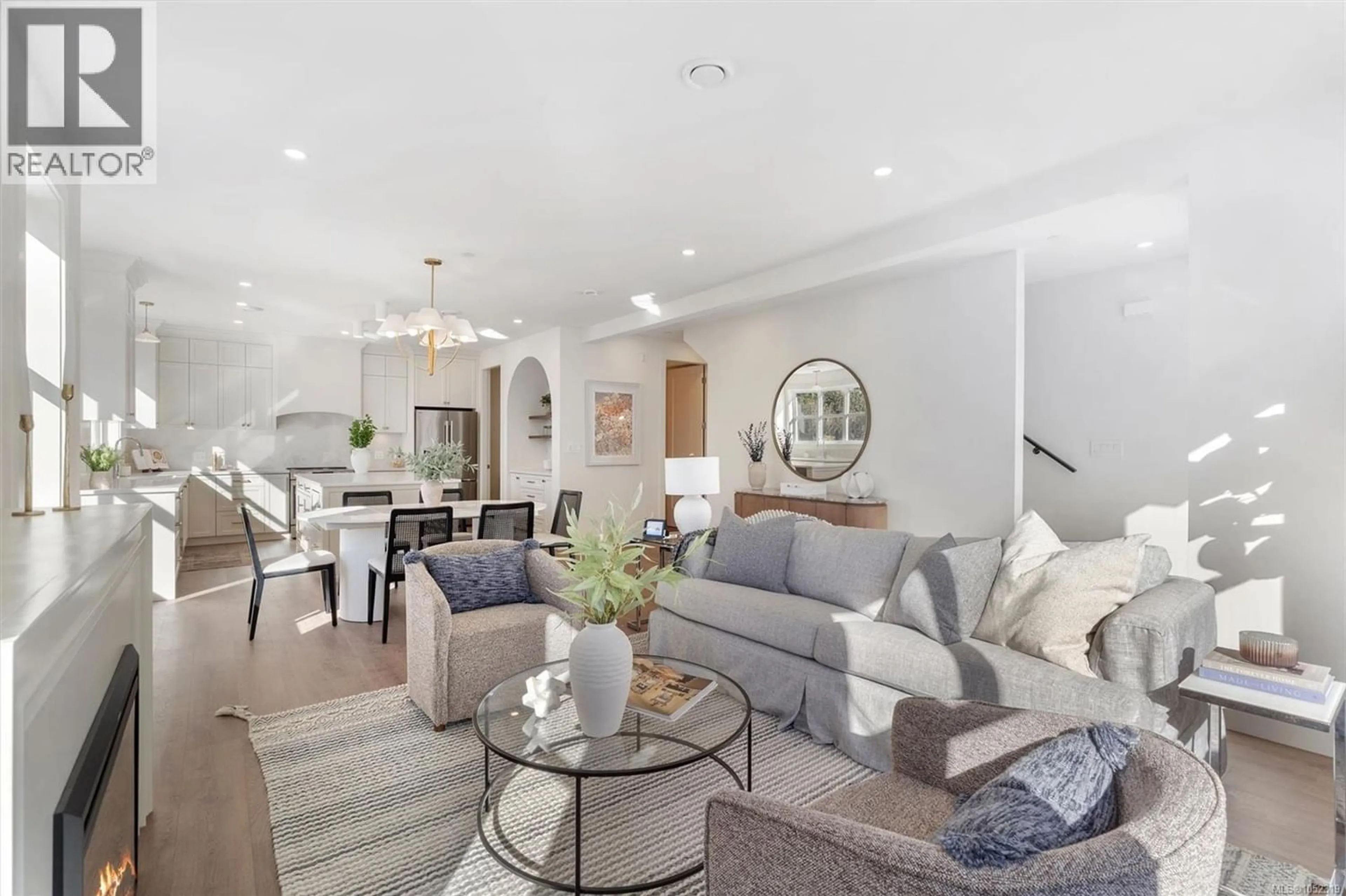 Living room with furniture, unknown for 2 - 768 LINDSAY STREET, Saanich British Columbia V8Z3E1