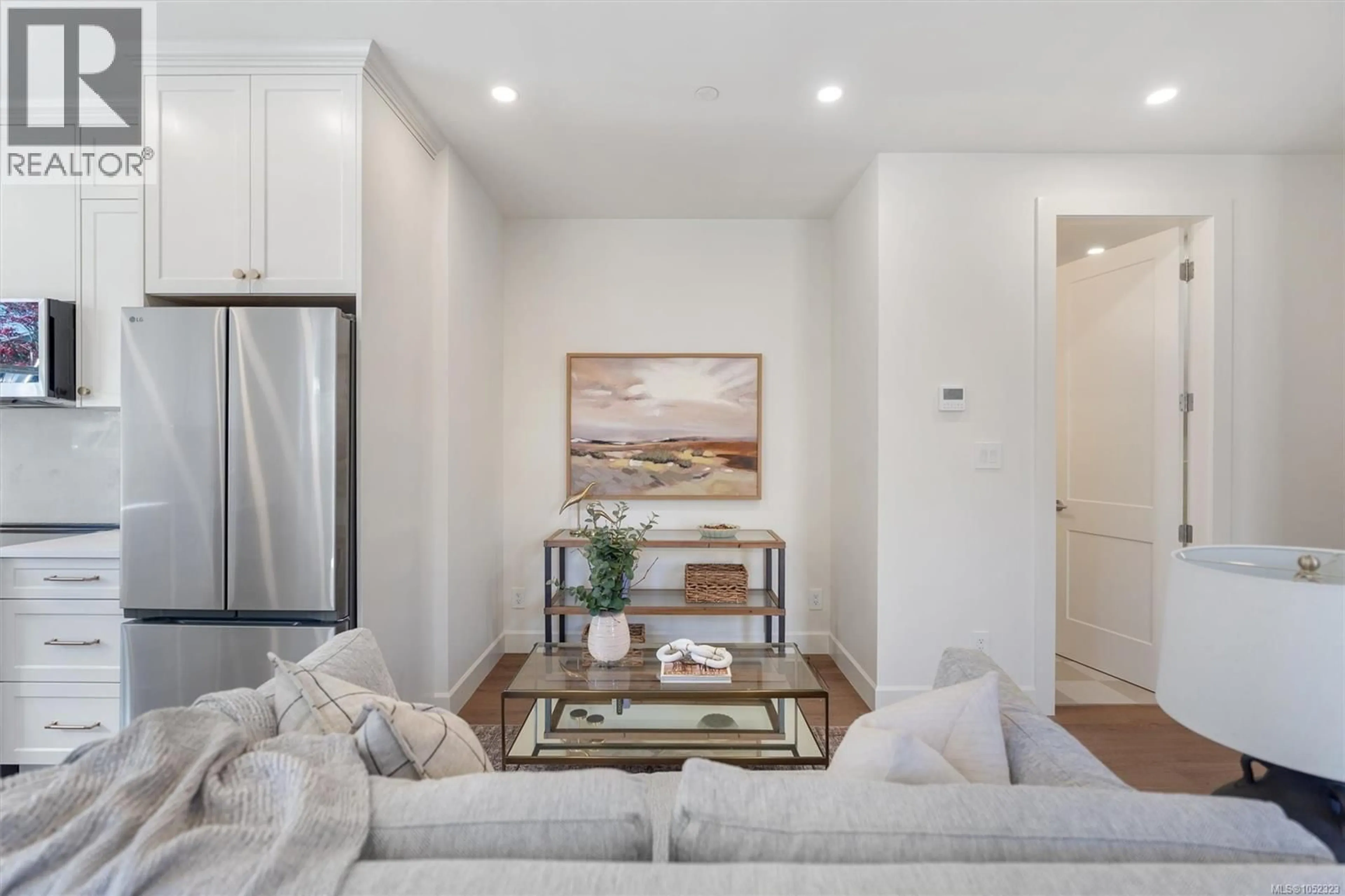 Living room with furniture, unknown for 4 - 768 LINDSAY STREET, Saanich British Columbia V8Z3E1