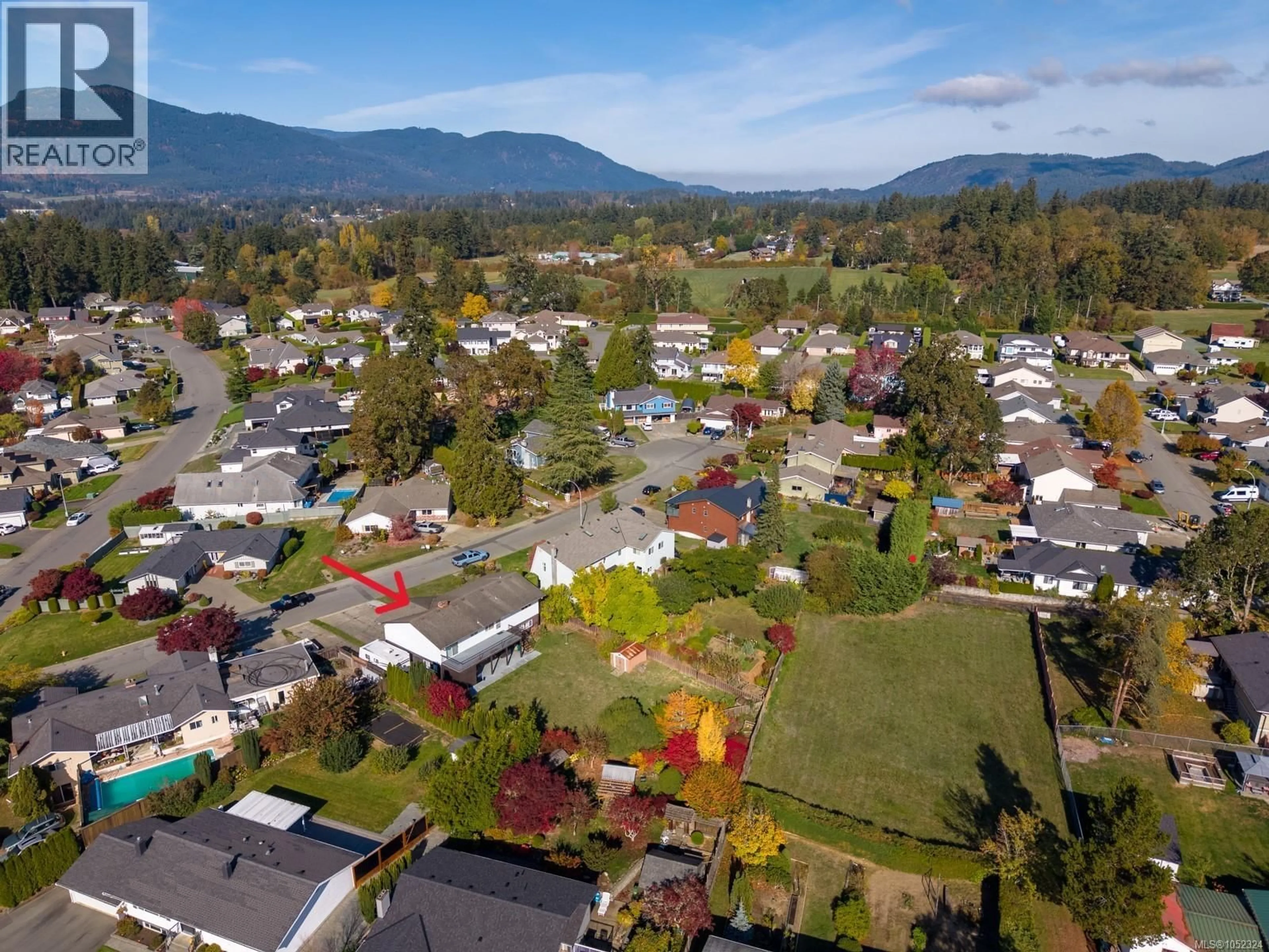 A pic from outside/outdoor area/front of a property/back of a property/a pic from drone, mountain view for 6043 TRILLIUM WAY, Duncan British Columbia V9L4V3