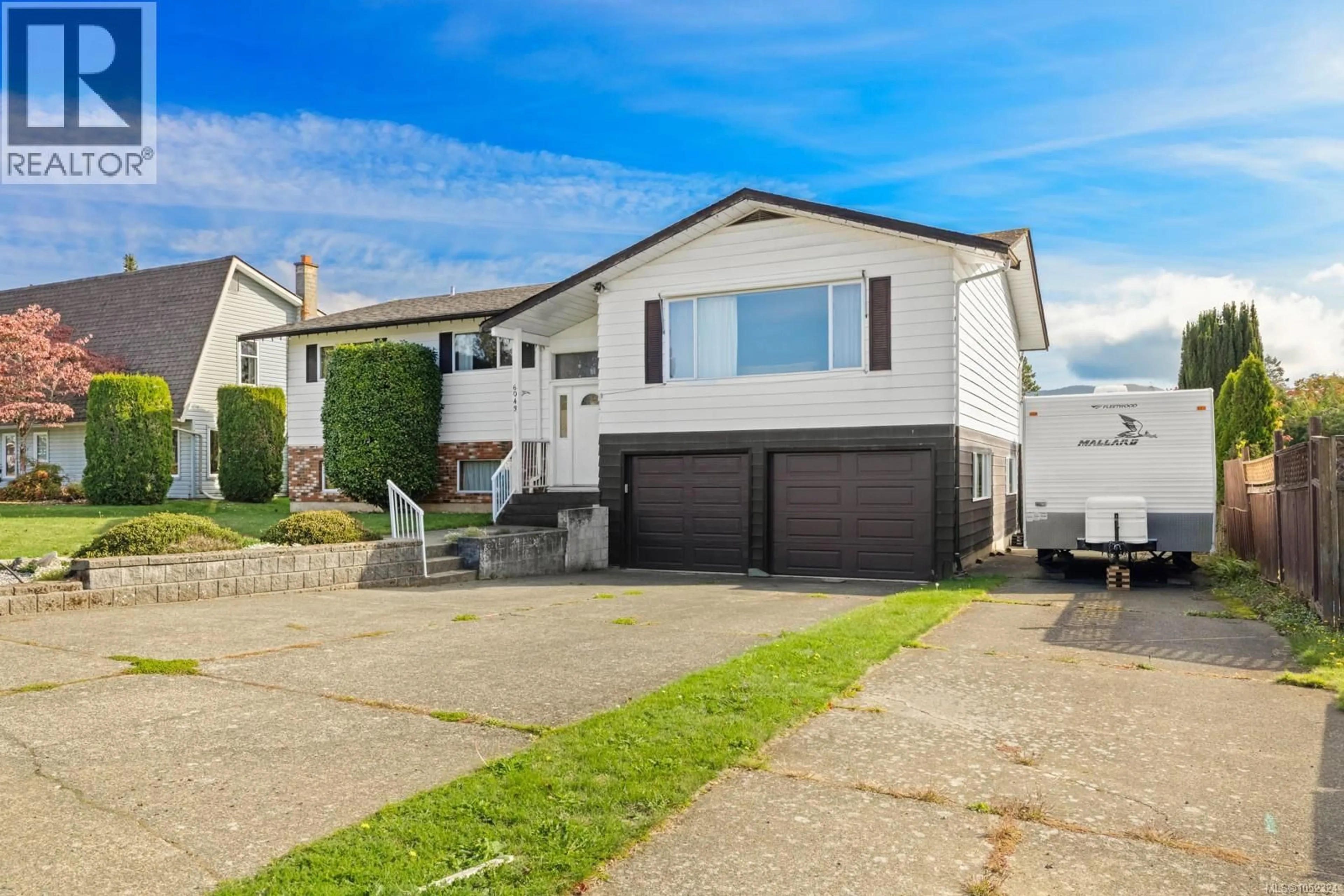 A pic from outside/outdoor area/front of a property/back of a property/a pic from drone, street for 6043 TRILLIUM WAY, Duncan British Columbia V9L4V3