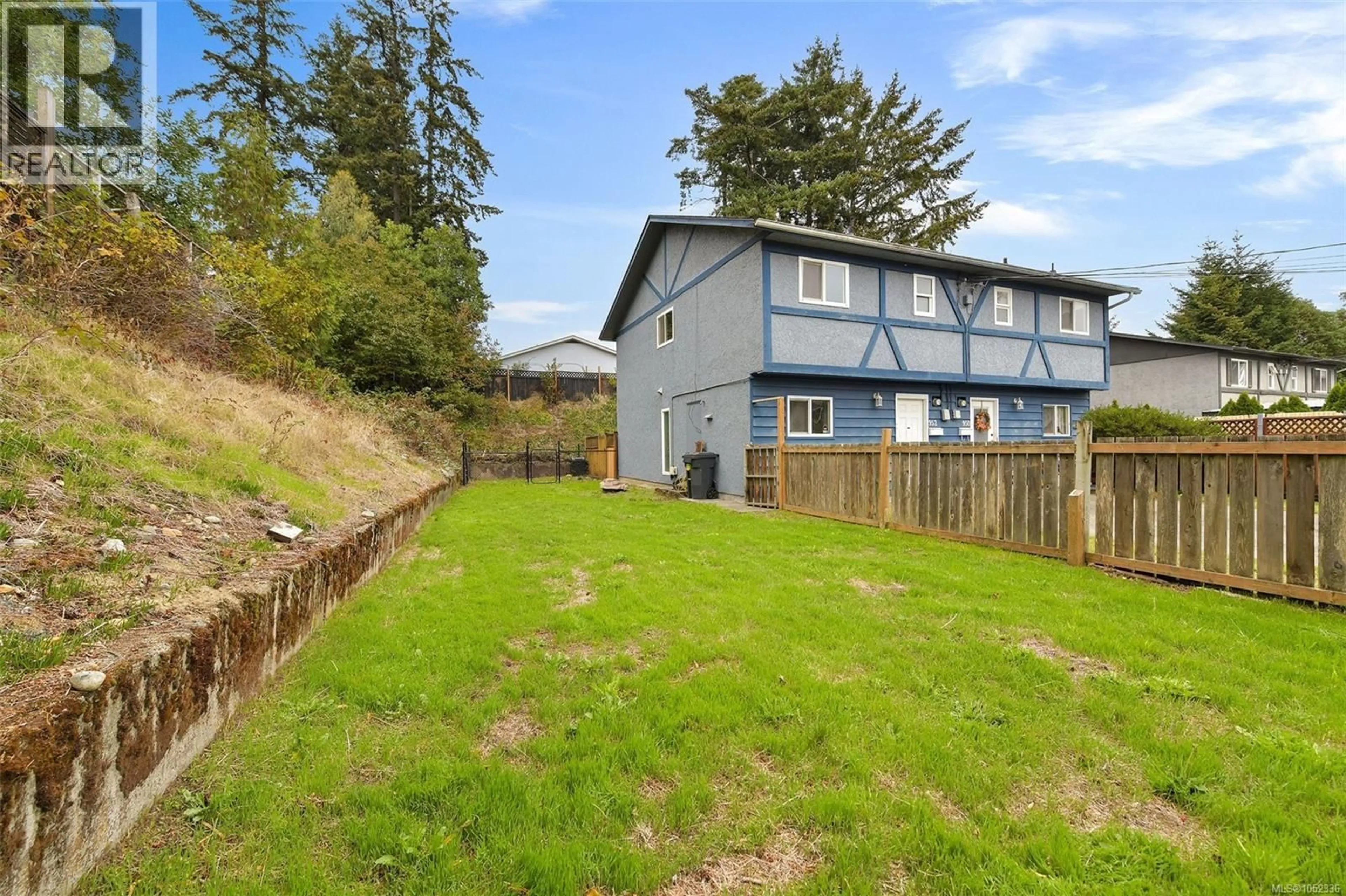 A pic from outside/outdoor area/front of a property/back of a property/a pic from drone, water/lake/river/ocean view for 952 GLEN WILLOW PLACE, Langford British Columbia V9B4V9
