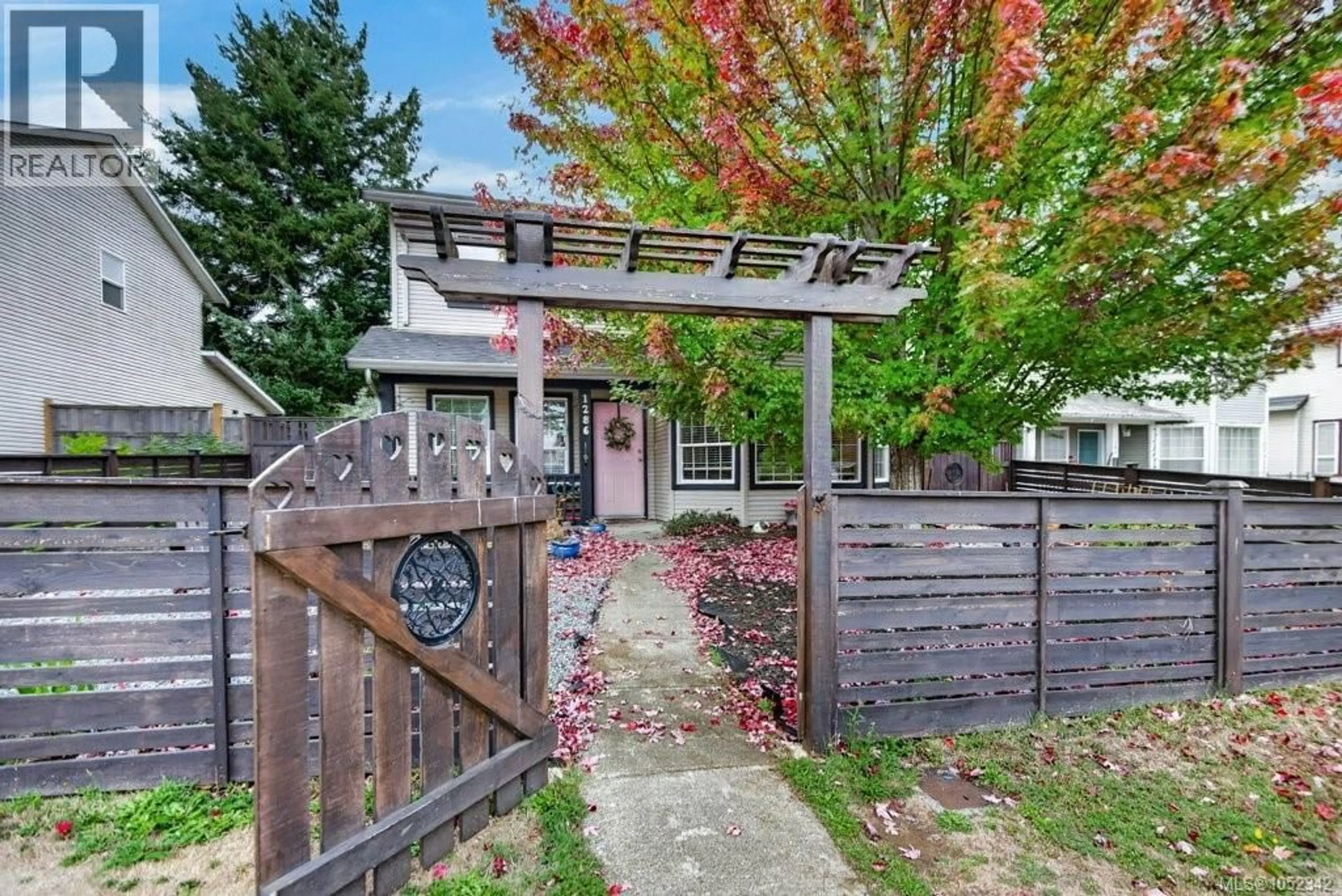 A pic from outside/outdoor area/front of a property/back of a property/a pic from drone, street for 1286 NOEL AVENUE, Comox British Columbia V9M4A3