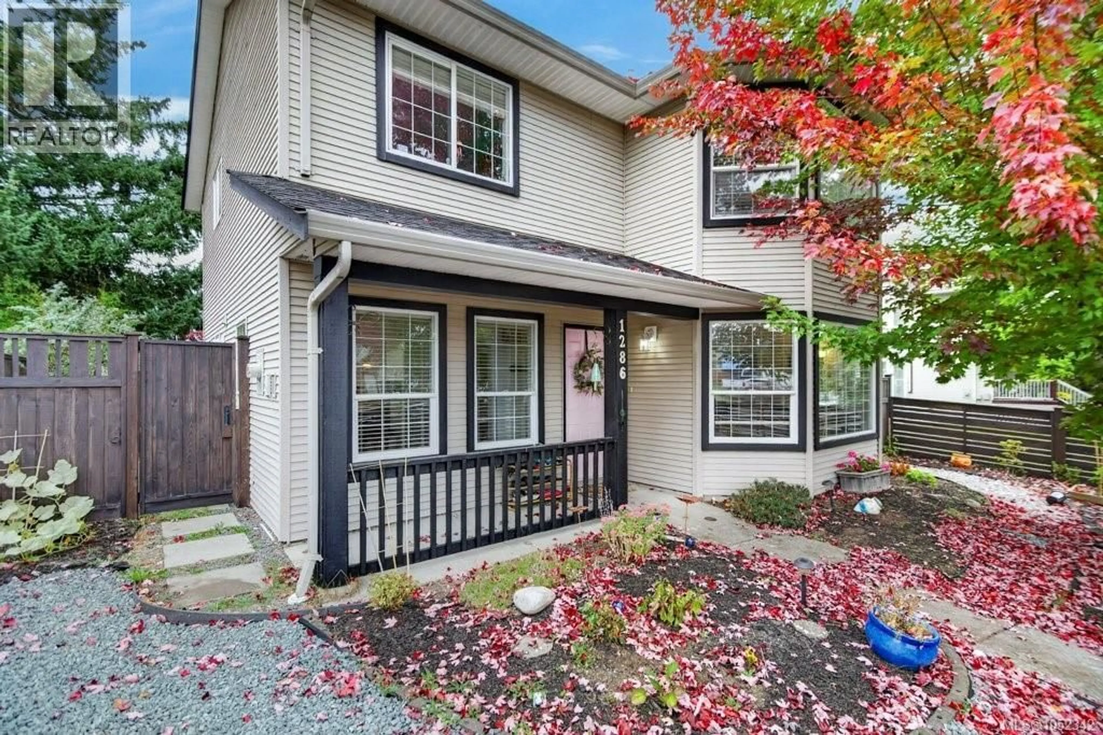 Home with vinyl exterior material, street for 1286 NOEL AVENUE, Comox British Columbia V9M4A3