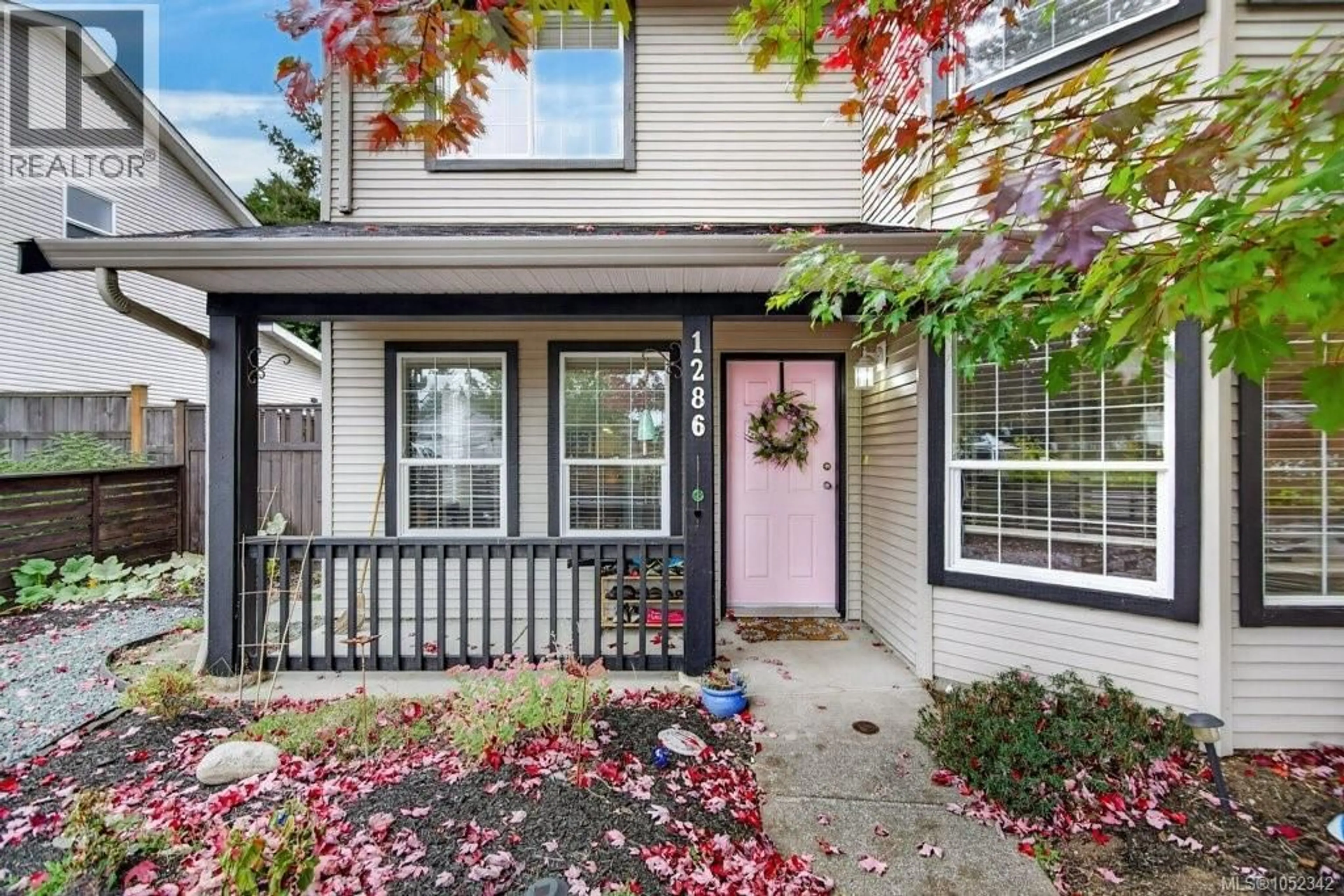 Home with vinyl exterior material, street for 1286 NOEL AVENUE, Comox British Columbia V9M4A3