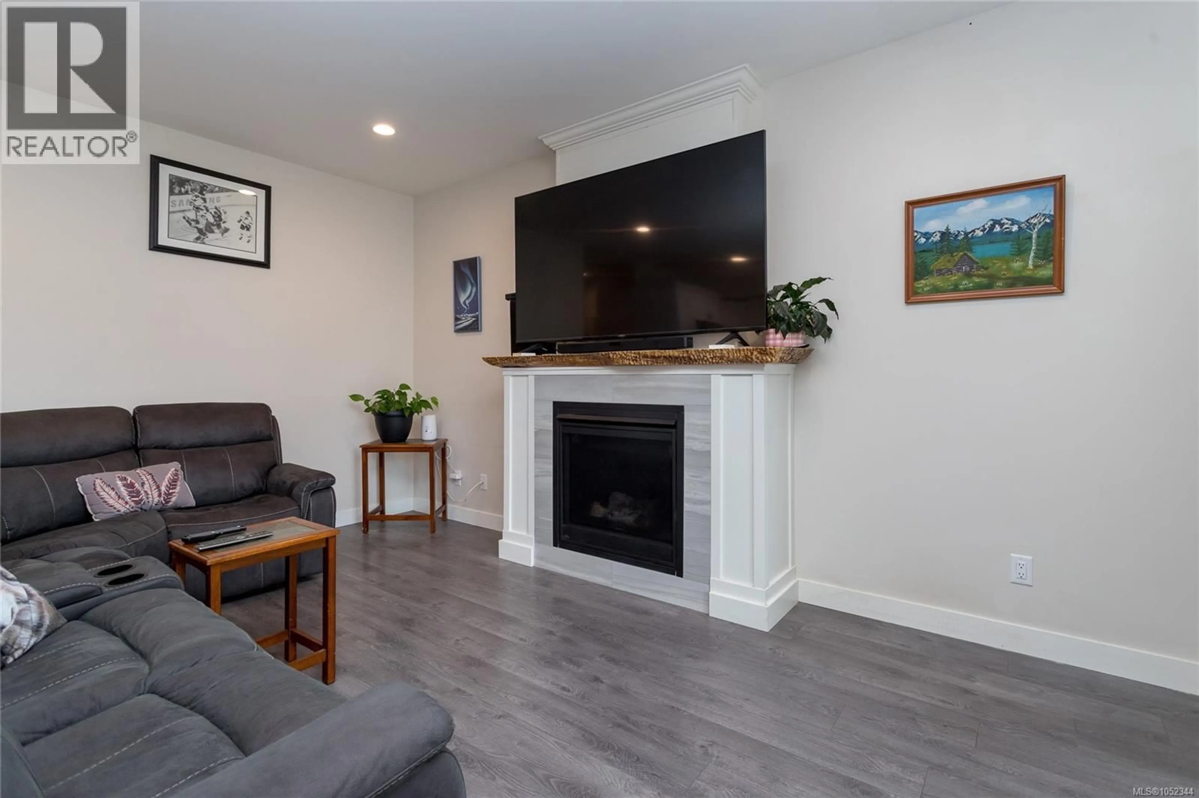 Living room with furniture, wood/laminate floor for 6897 BEATON ROAD, Sooke British Columbia V9Z0M3