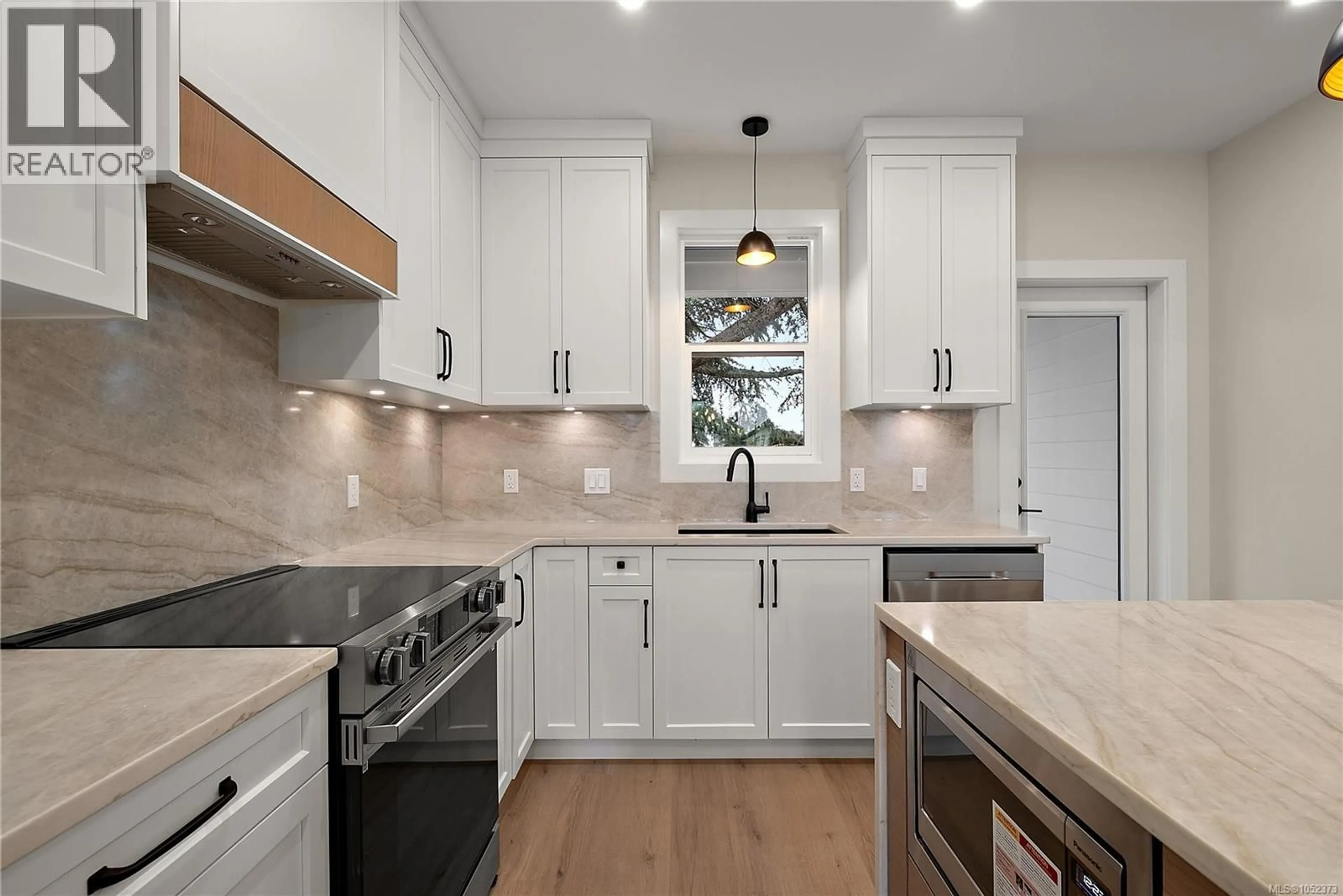 Open concept kitchen, ceramic/tile floor for 103 - 954 PRESTON WAY, Langford British Columbia V9B3B9
